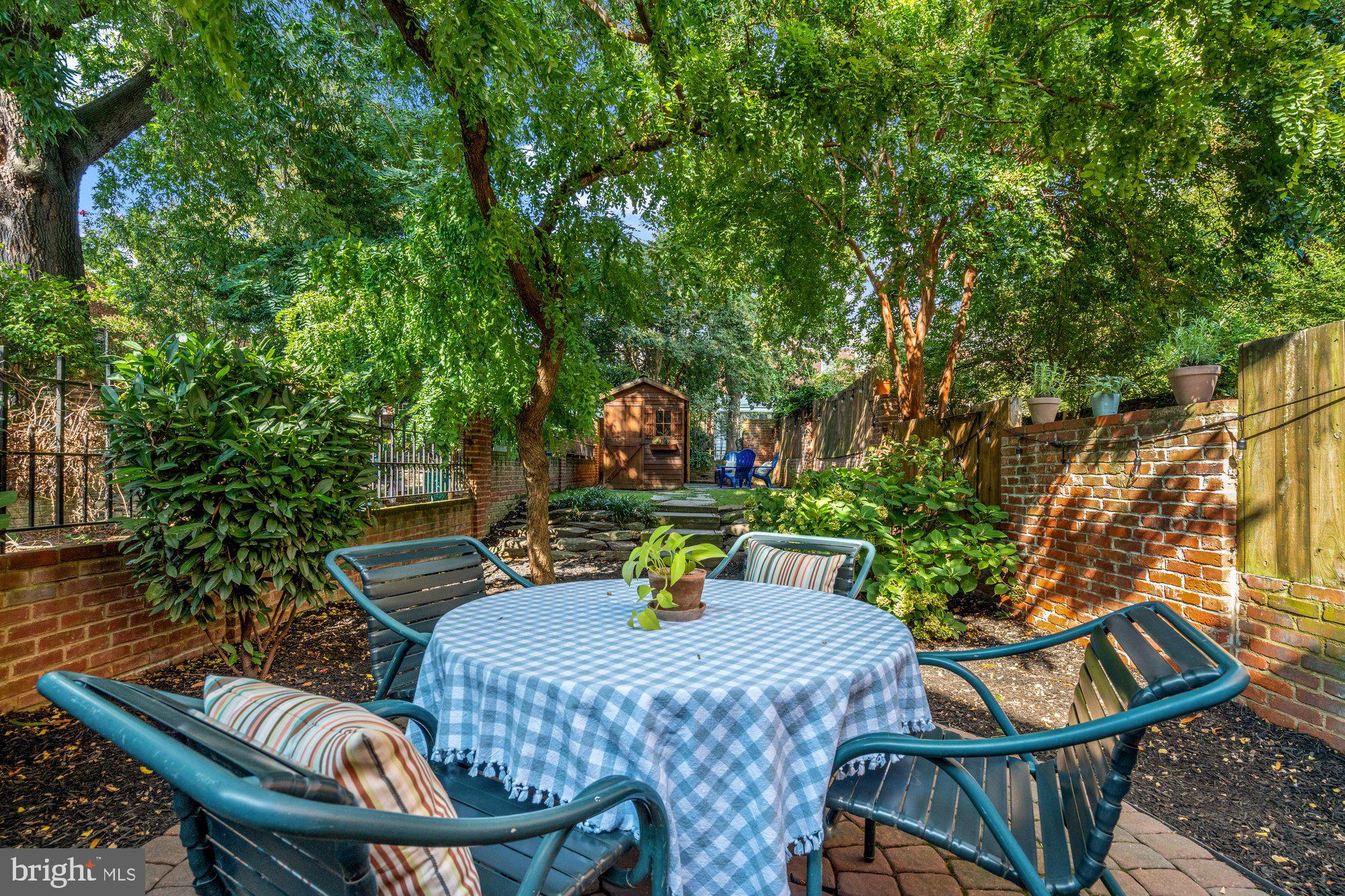 YATES GARDENS - Residential