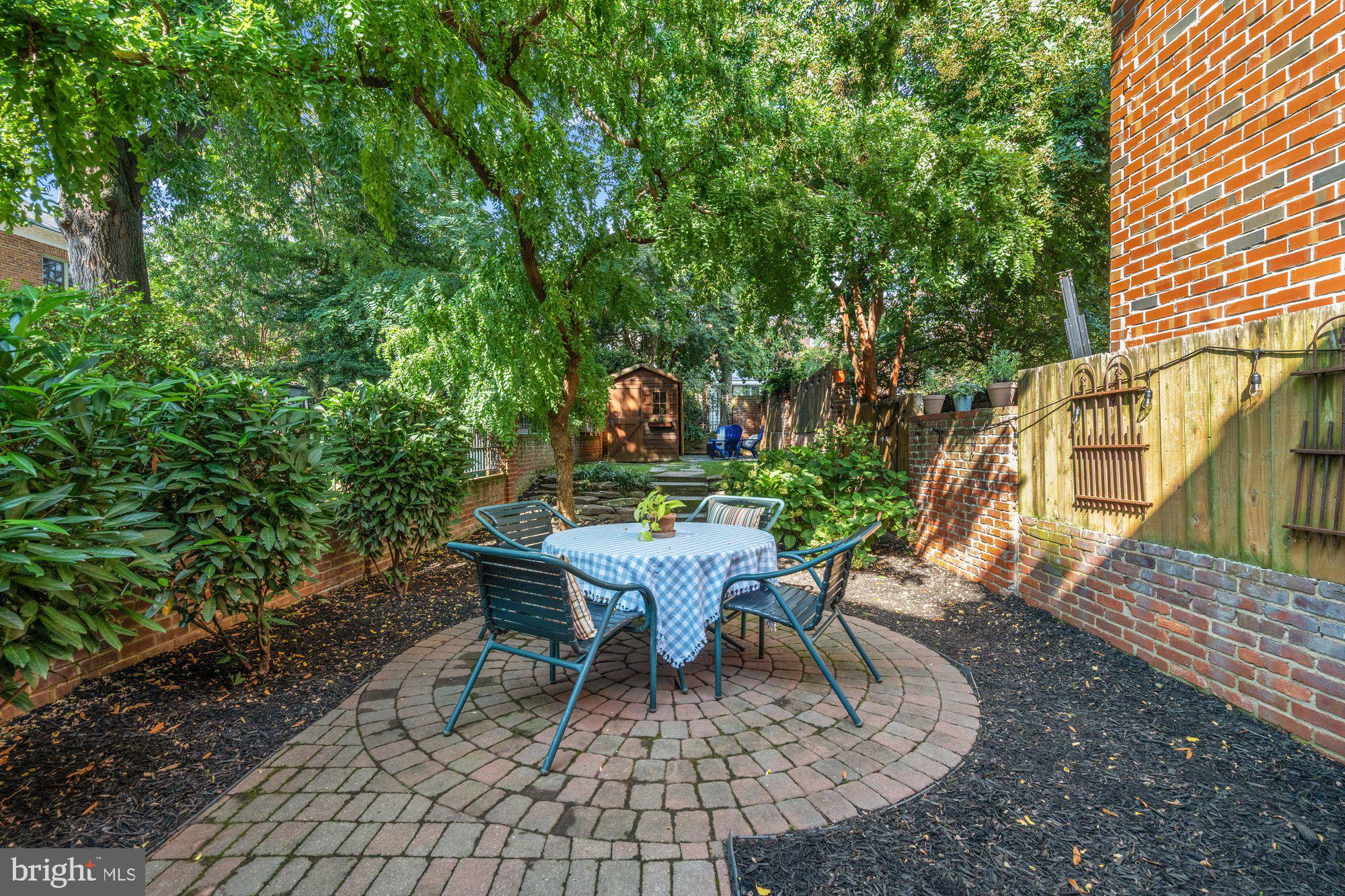 YATES GARDENS - Residential