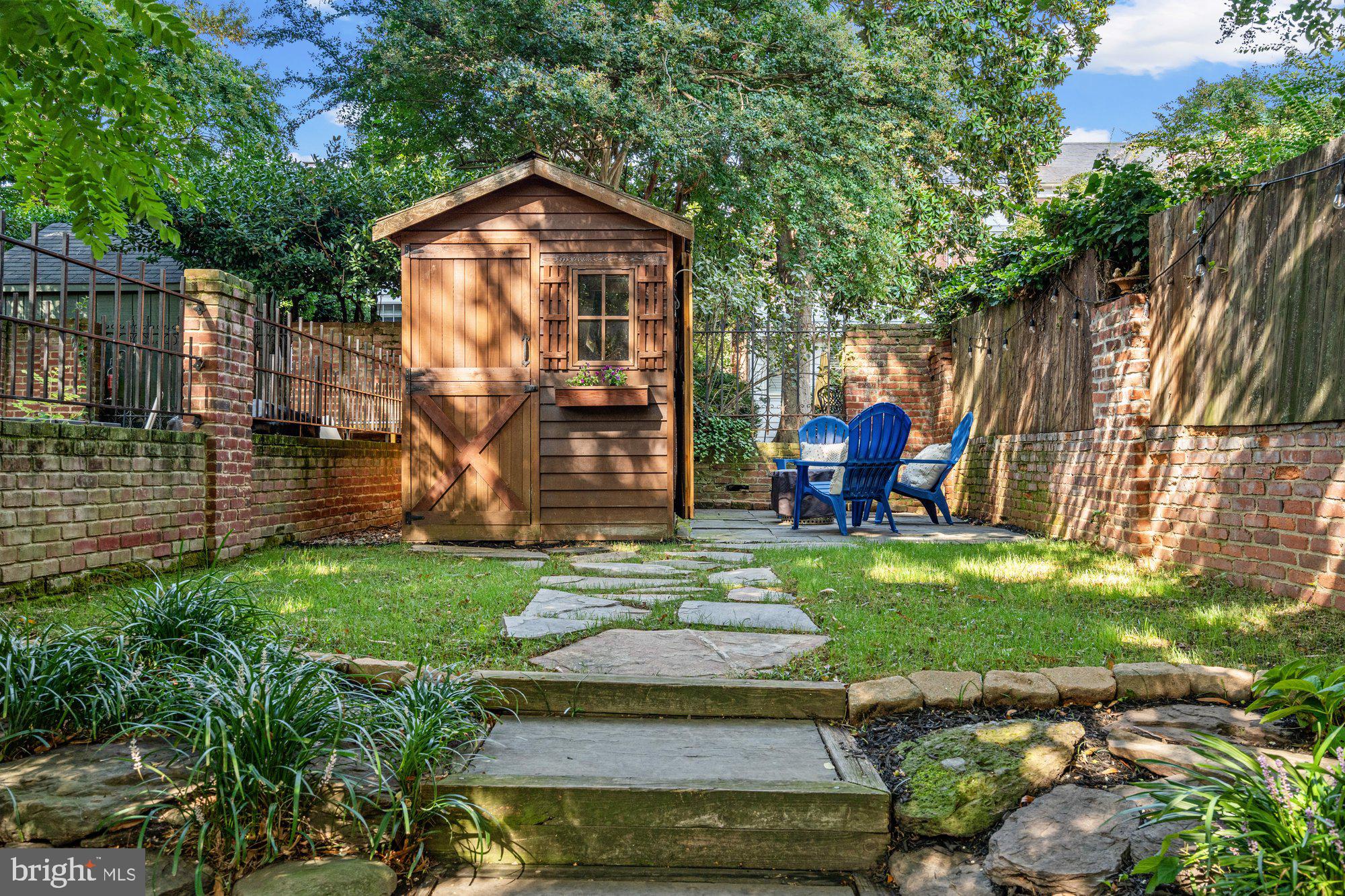 YATES GARDENS - Residential