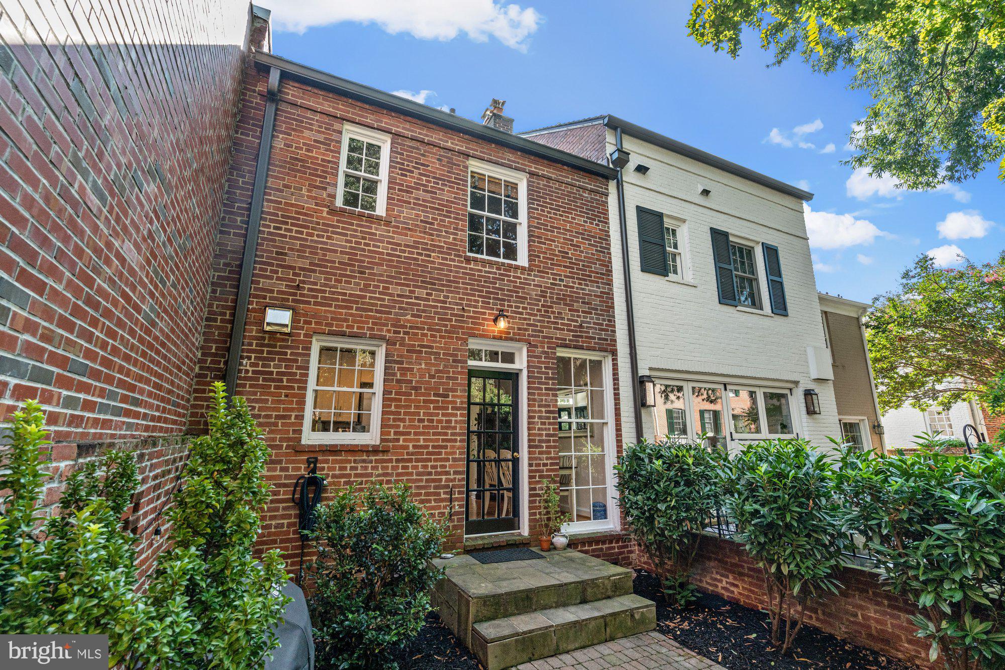 YATES GARDENS - Residential