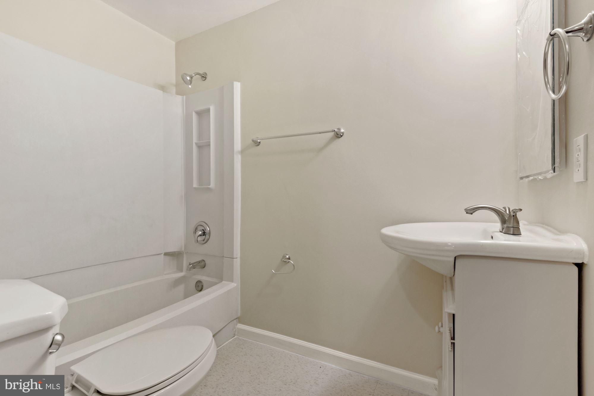 LINDENWOOD - Residential Lease