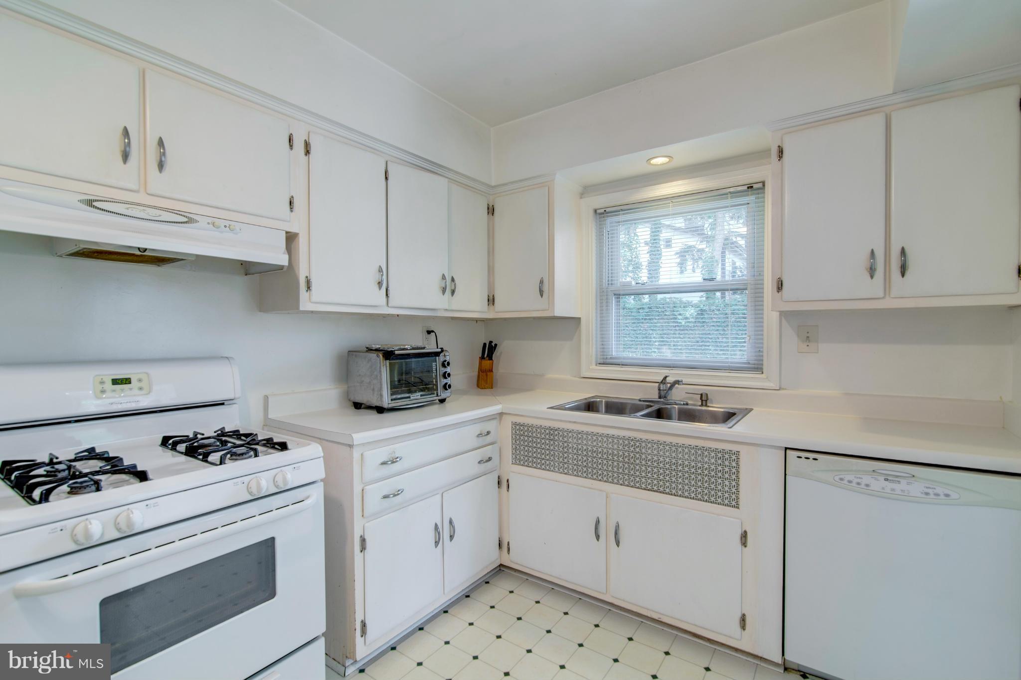 TUCKAHOE VILLAGE - Residential