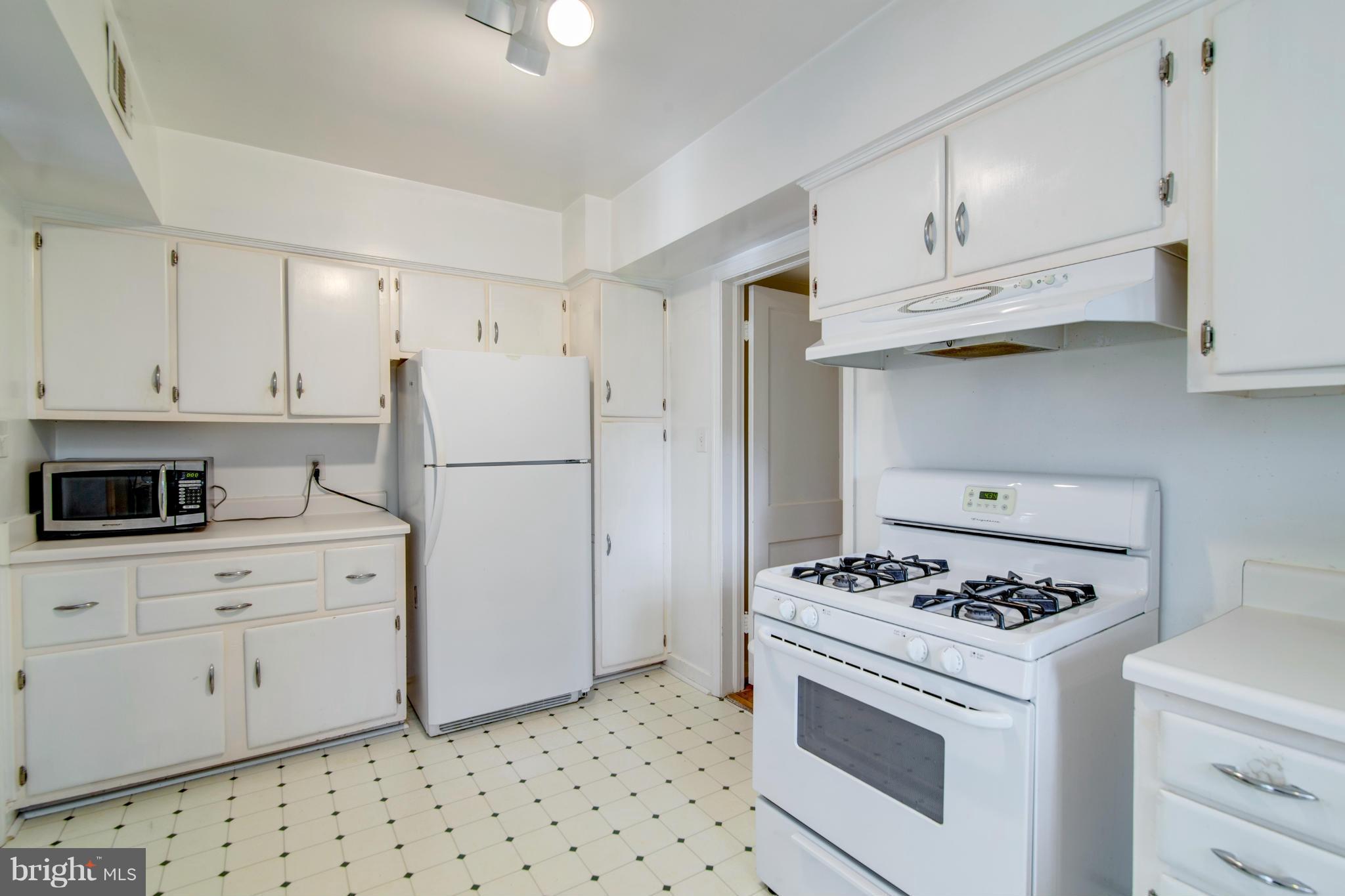 TUCKAHOE VILLAGE - Residential