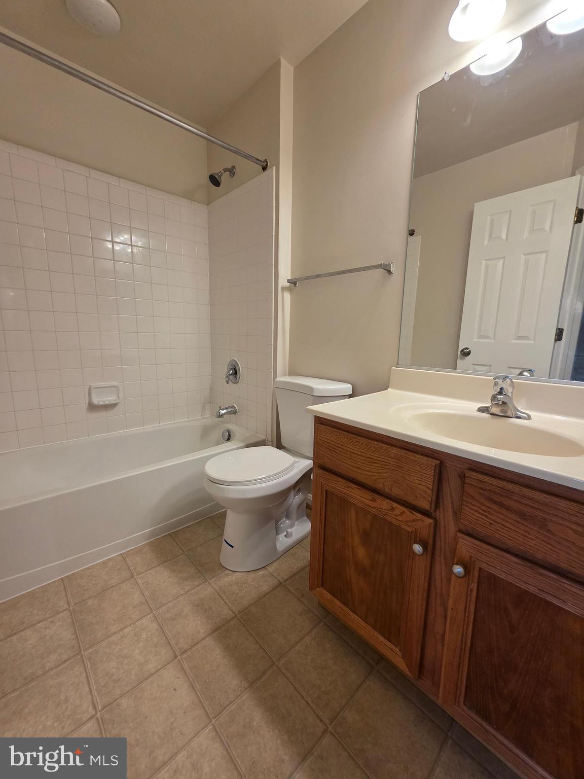 RIVER OAKS - Residential Lease