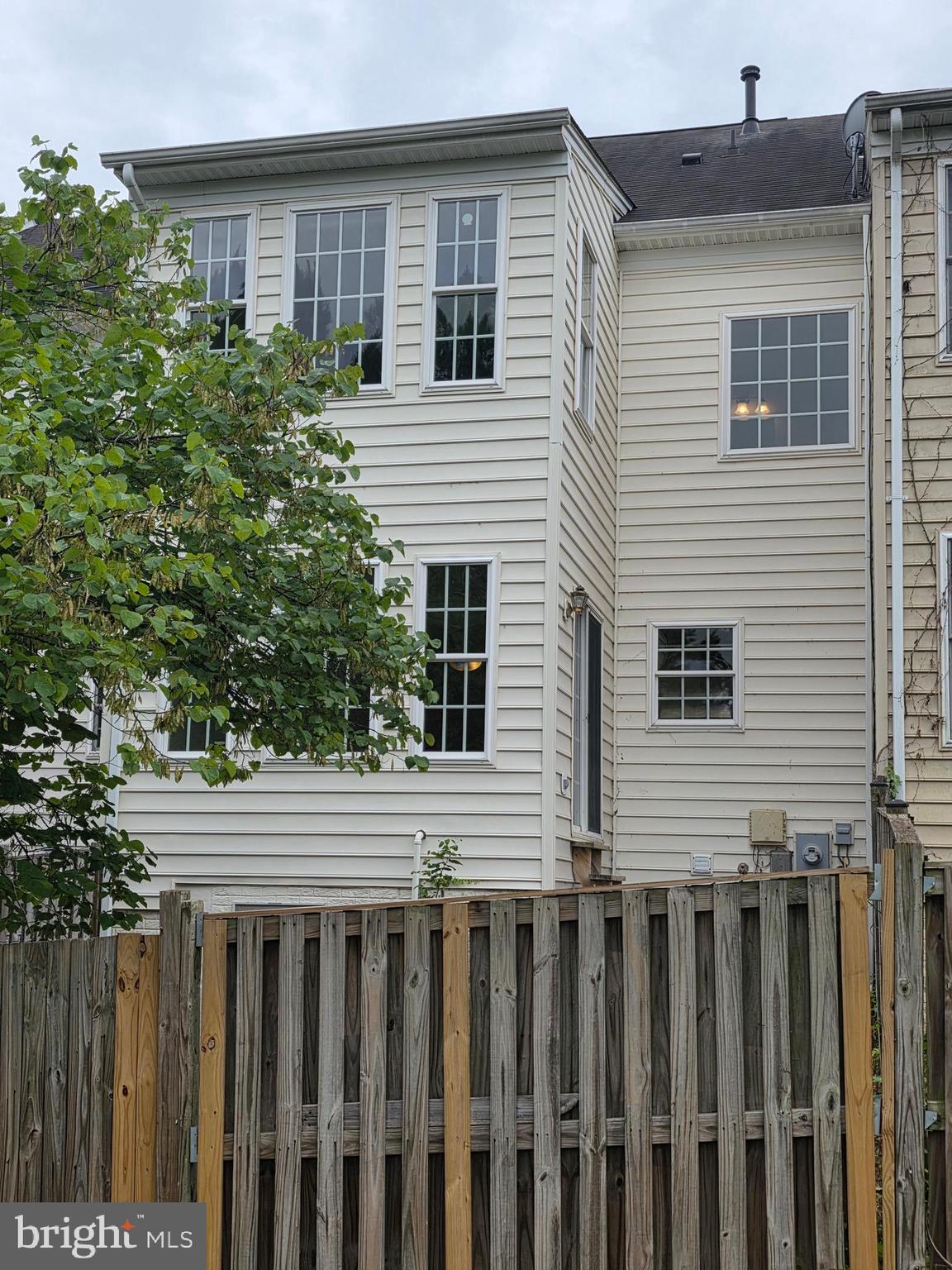 RIVER OAKS - Residential Lease