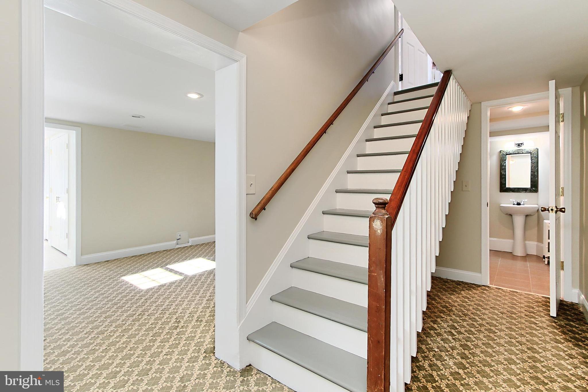 VALLEY VIEW - Residential Lease