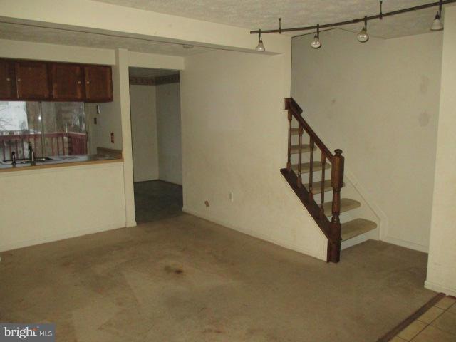 WOODBRIDGE CENTER - Residential