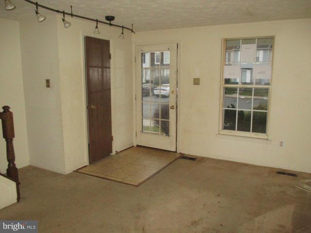 WOODBRIDGE CENTER - Residential