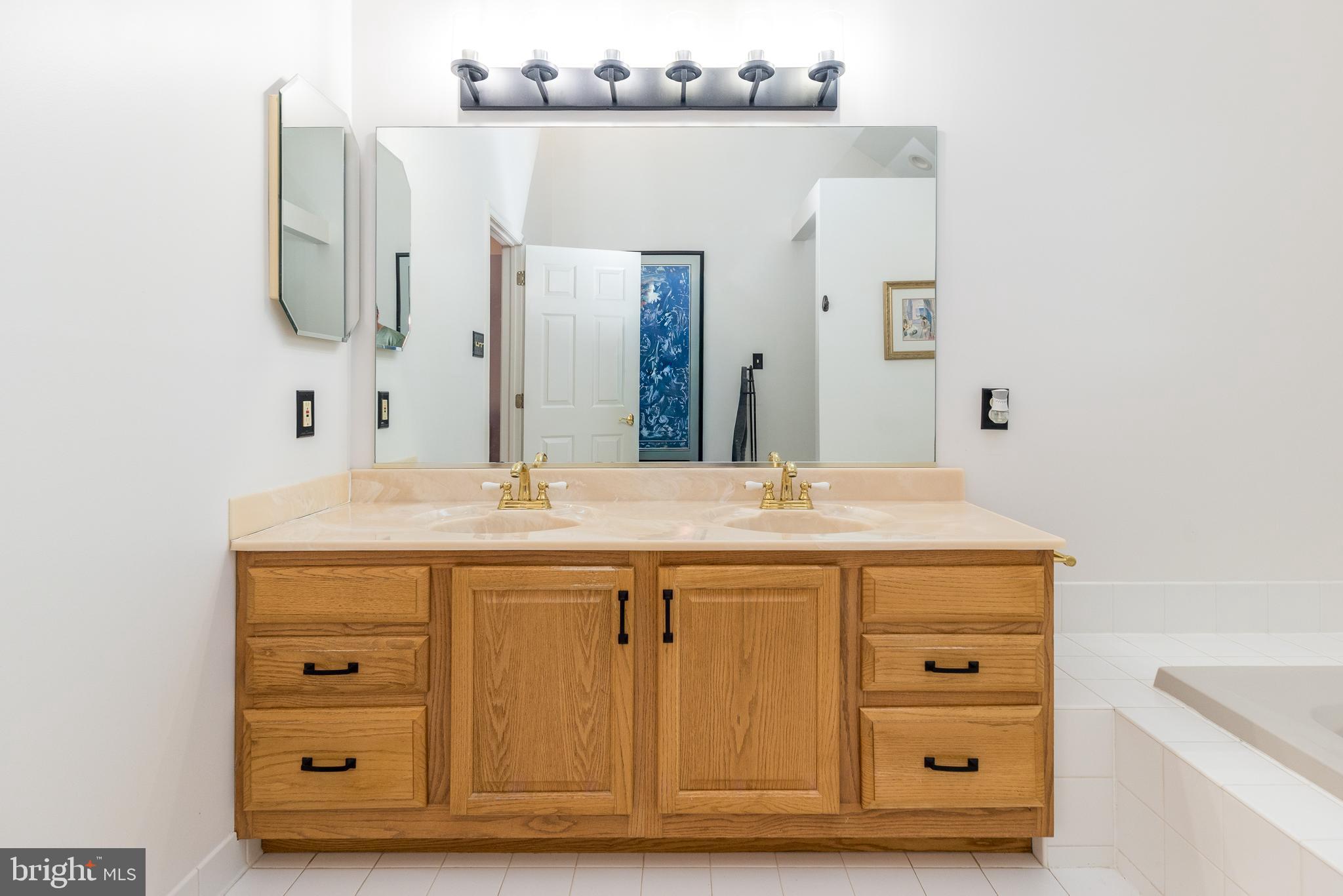 WINDING BROOK ESTS - Residential