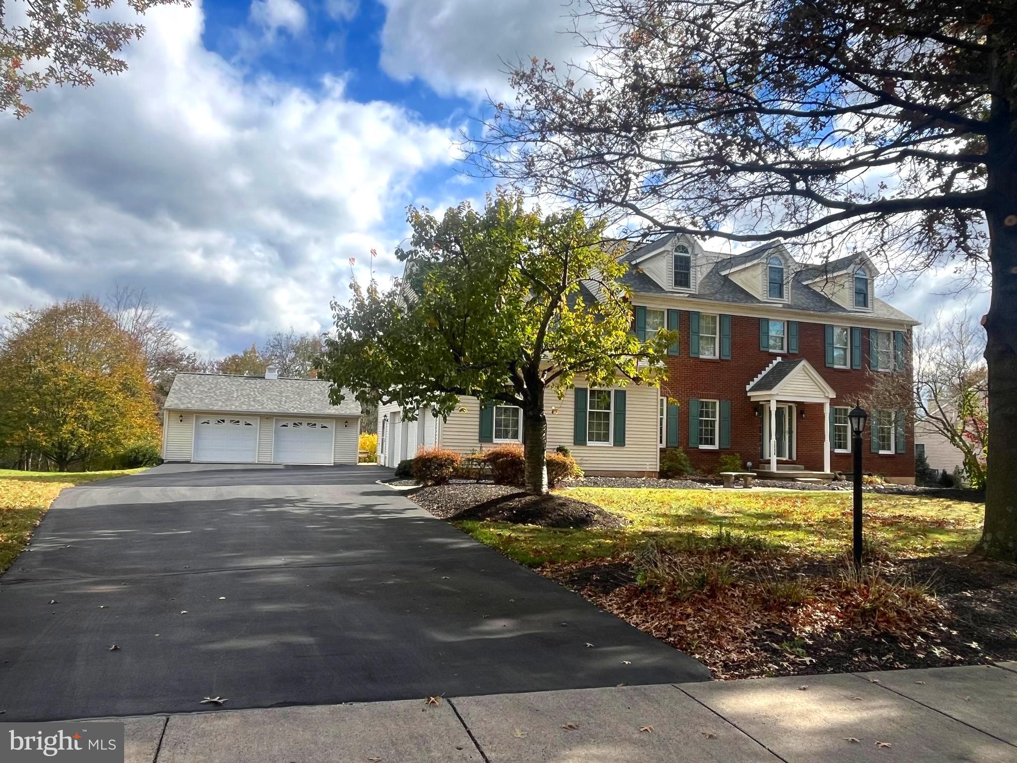 WINDING BROOK ESTS - Residential