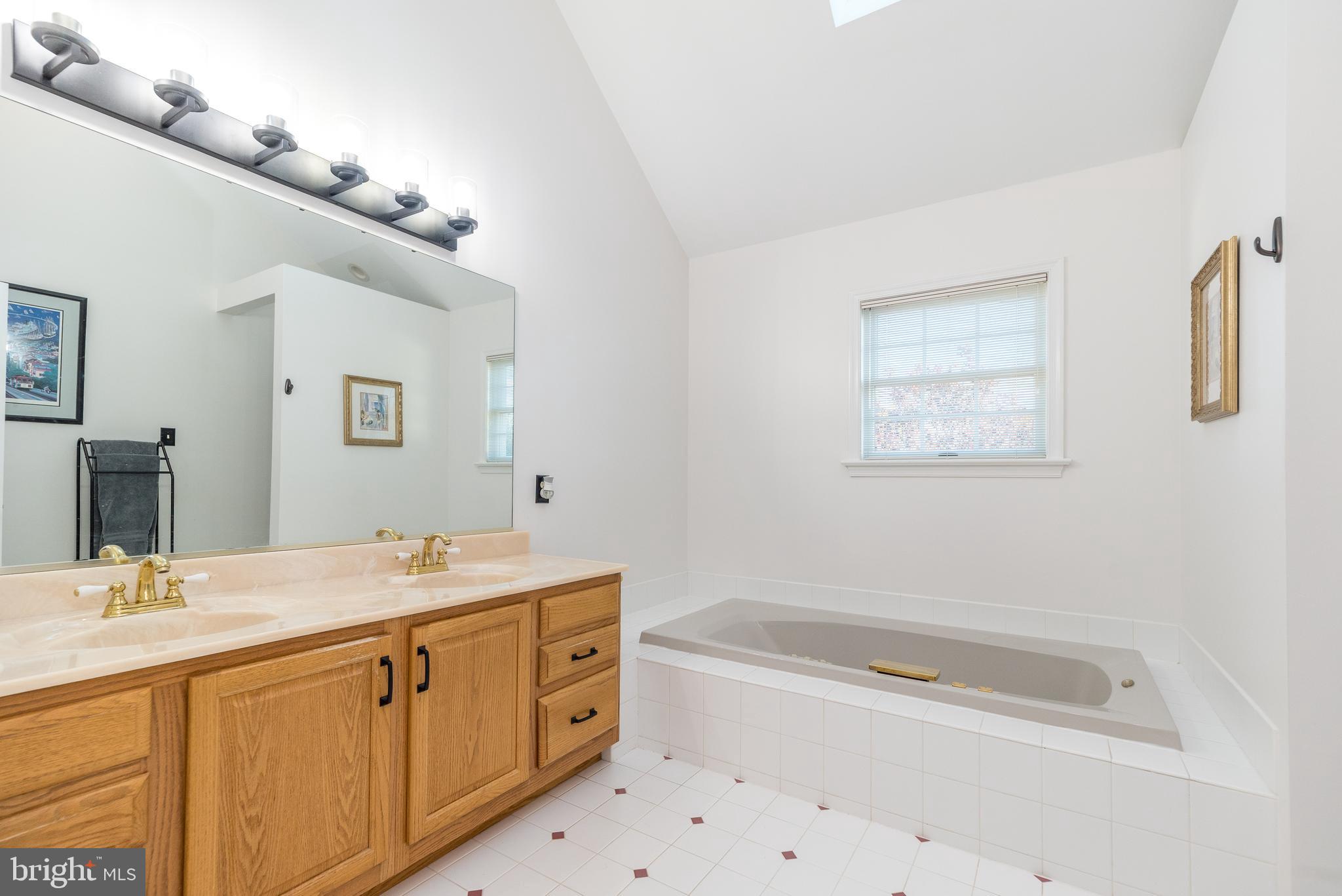 WINDING BROOK ESTS - Residential