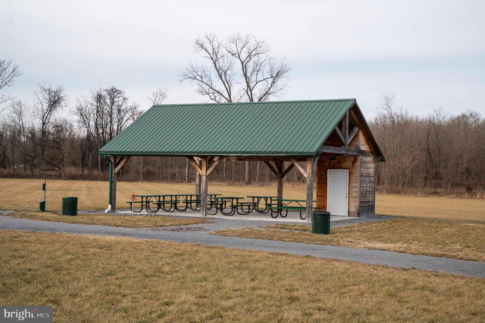 THE LAKES AT MARTINSBURG - Residential Lease