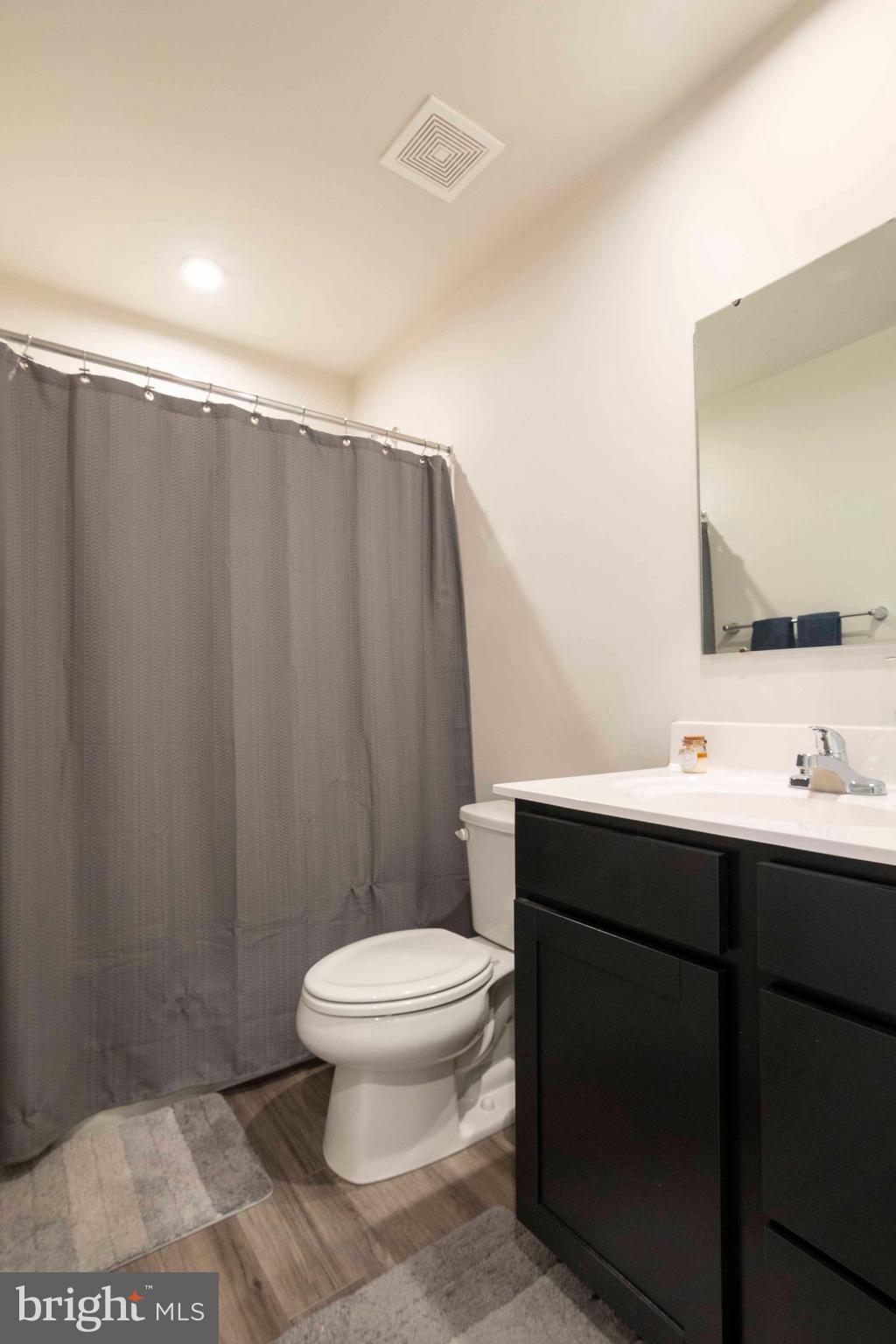 THE LAKES AT MARTINSBURG - Residential Lease