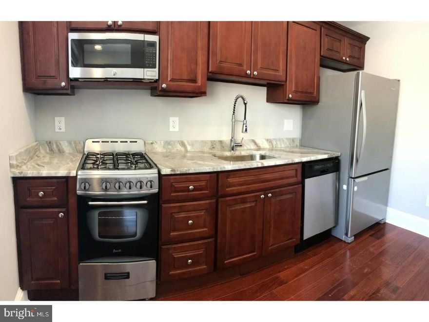 This luxury studio apartment features a unique floor plan and lots of closet space. Modern kitchen with beand new stainless steel appliances, granite counter tops, custom cabinets, dishwasher, garbage disposal. Energy-efficient, washer & dryer in unit. Located in the heart of Old City, blocks away Society Hill, Queen Village, Penn's Landing, and South St.   Walk to all your favorite attractions, restaurants, & cafes. Only 1 block from the Septa train (2nd Street Station), and a block from the I-95 and I-676 ramp. Close distance to airport, turnpike, and NJ/Delaware, easy on/off highway.