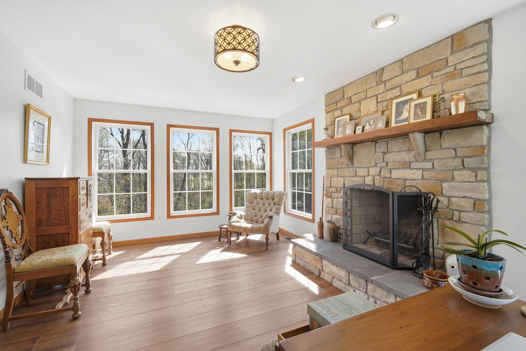 HOWES LANDING - Residential