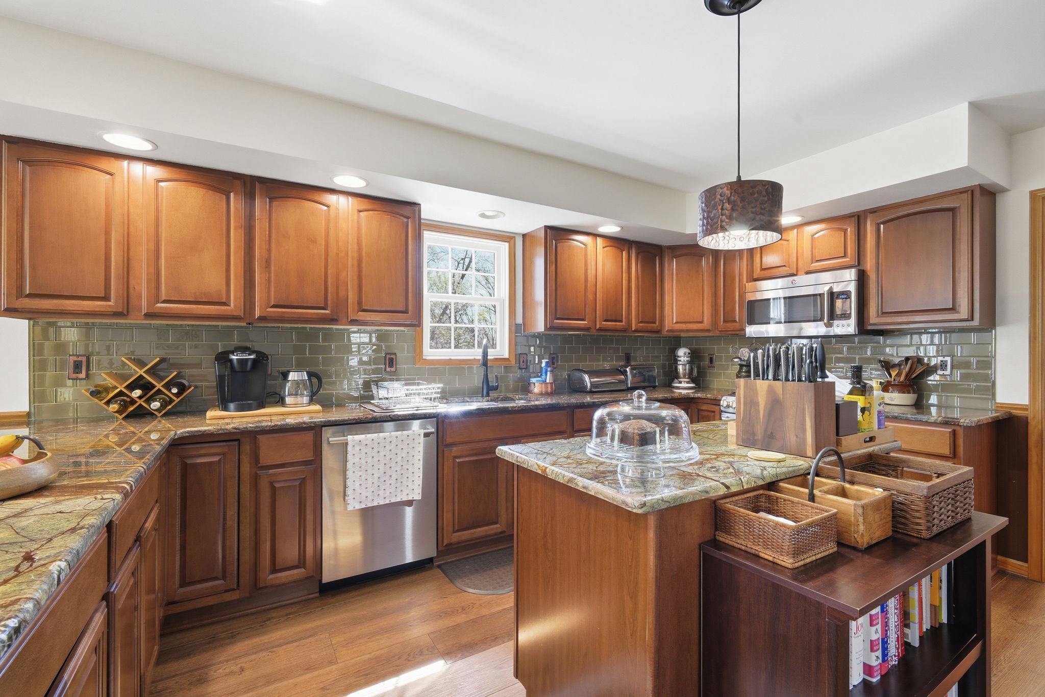 HOWES LANDING - Residential