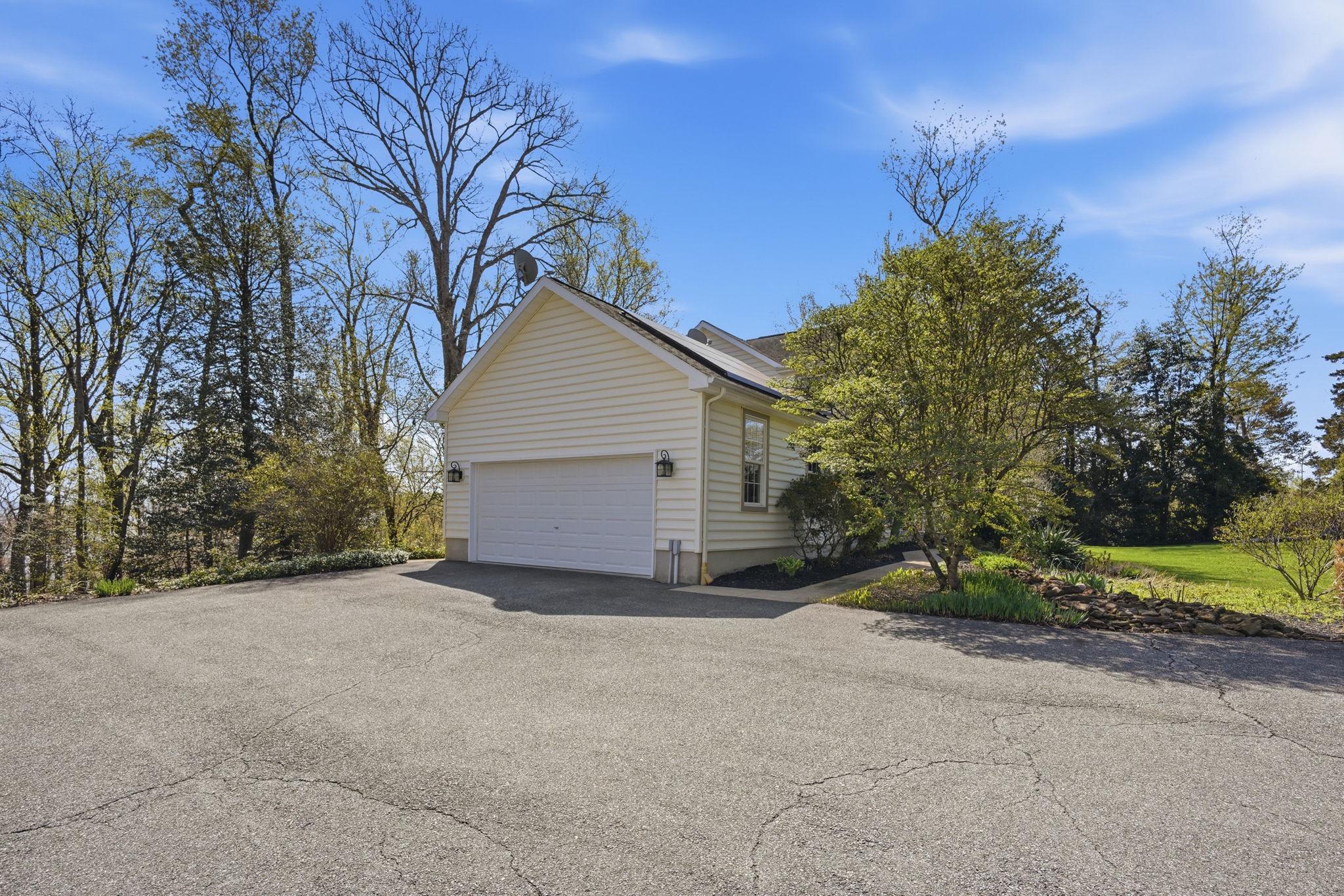 HOWES LANDING - Residential