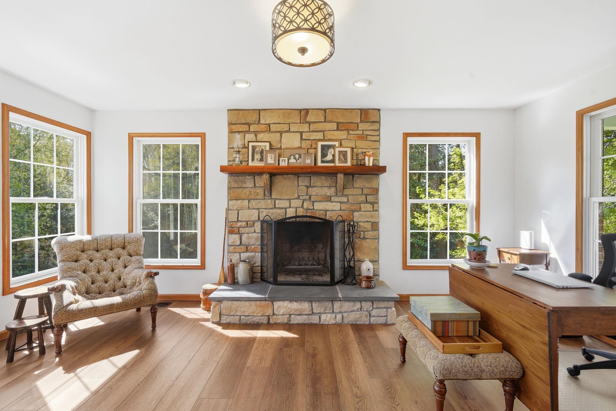 HOWES LANDING - Residential