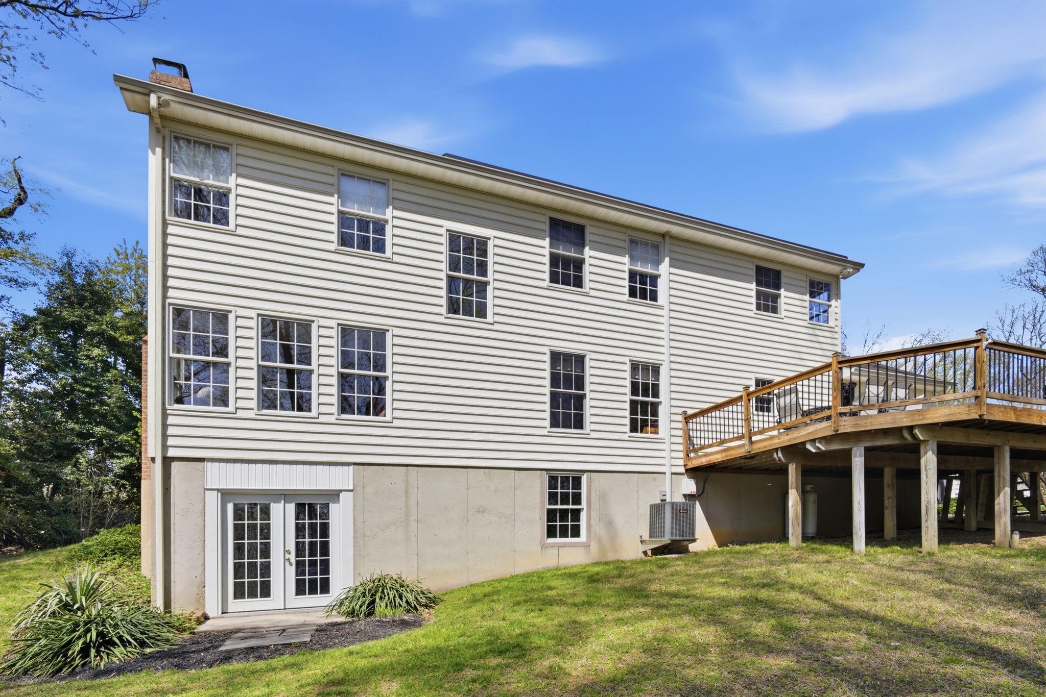 HOWES LANDING - Residential