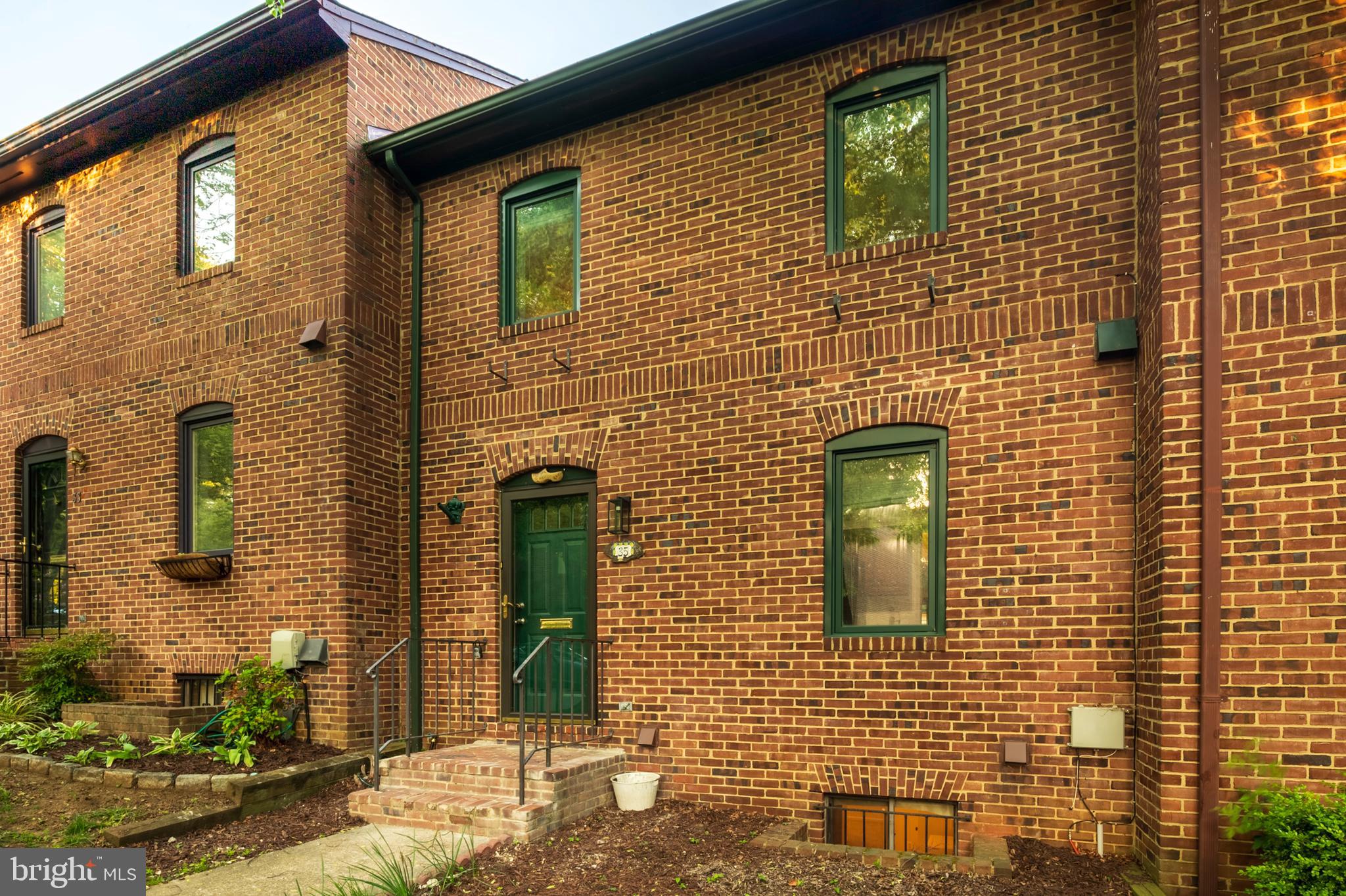 35 CITY GATE LANE