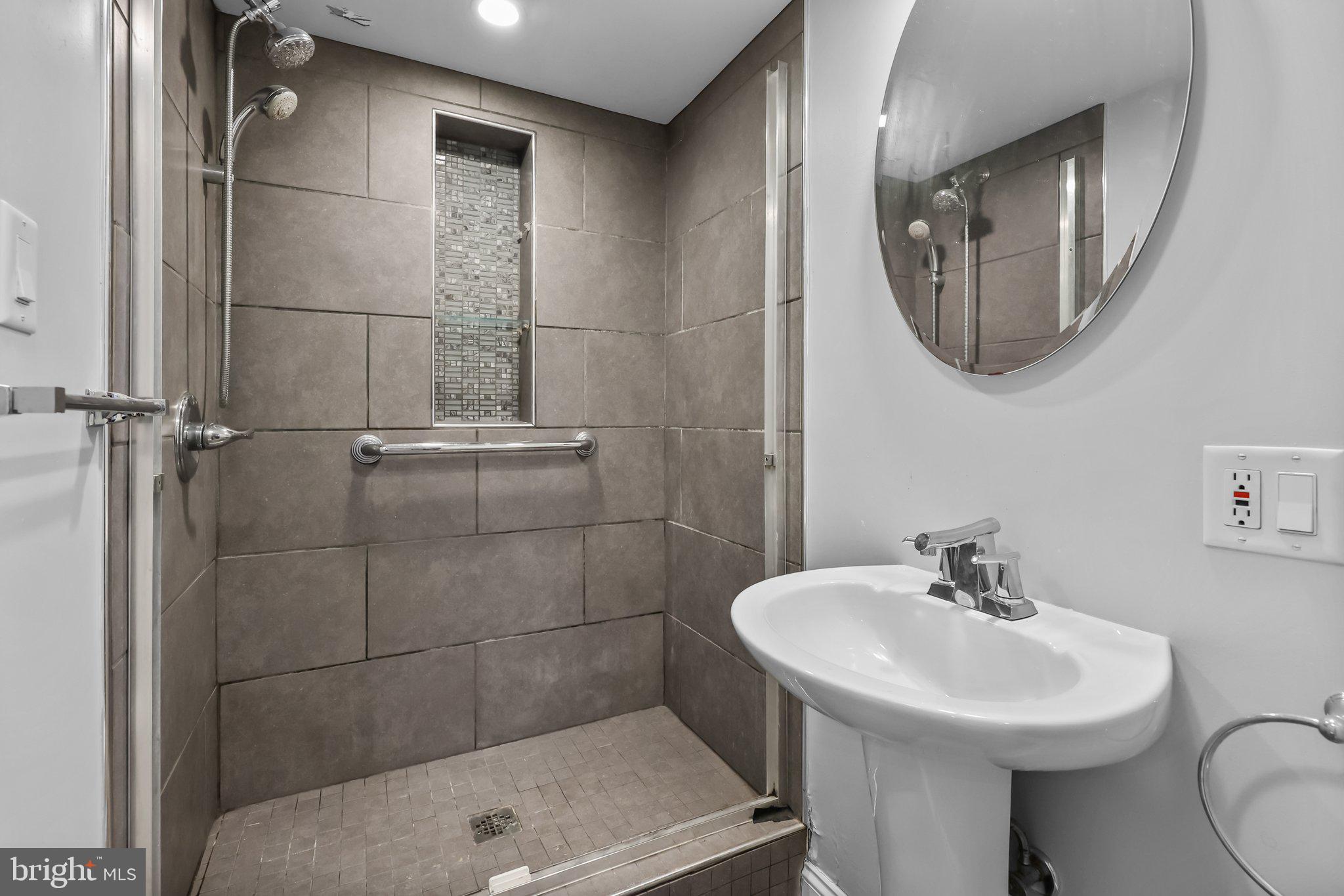 LAKELAND ESTATES - Residential
