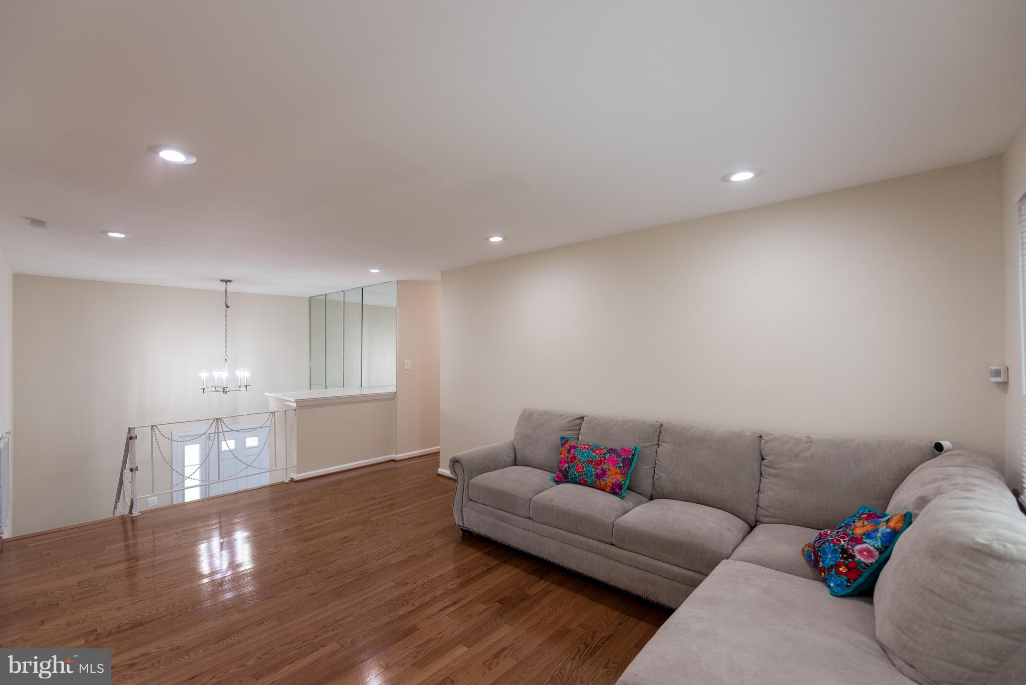 MURRAY HILL - Residential