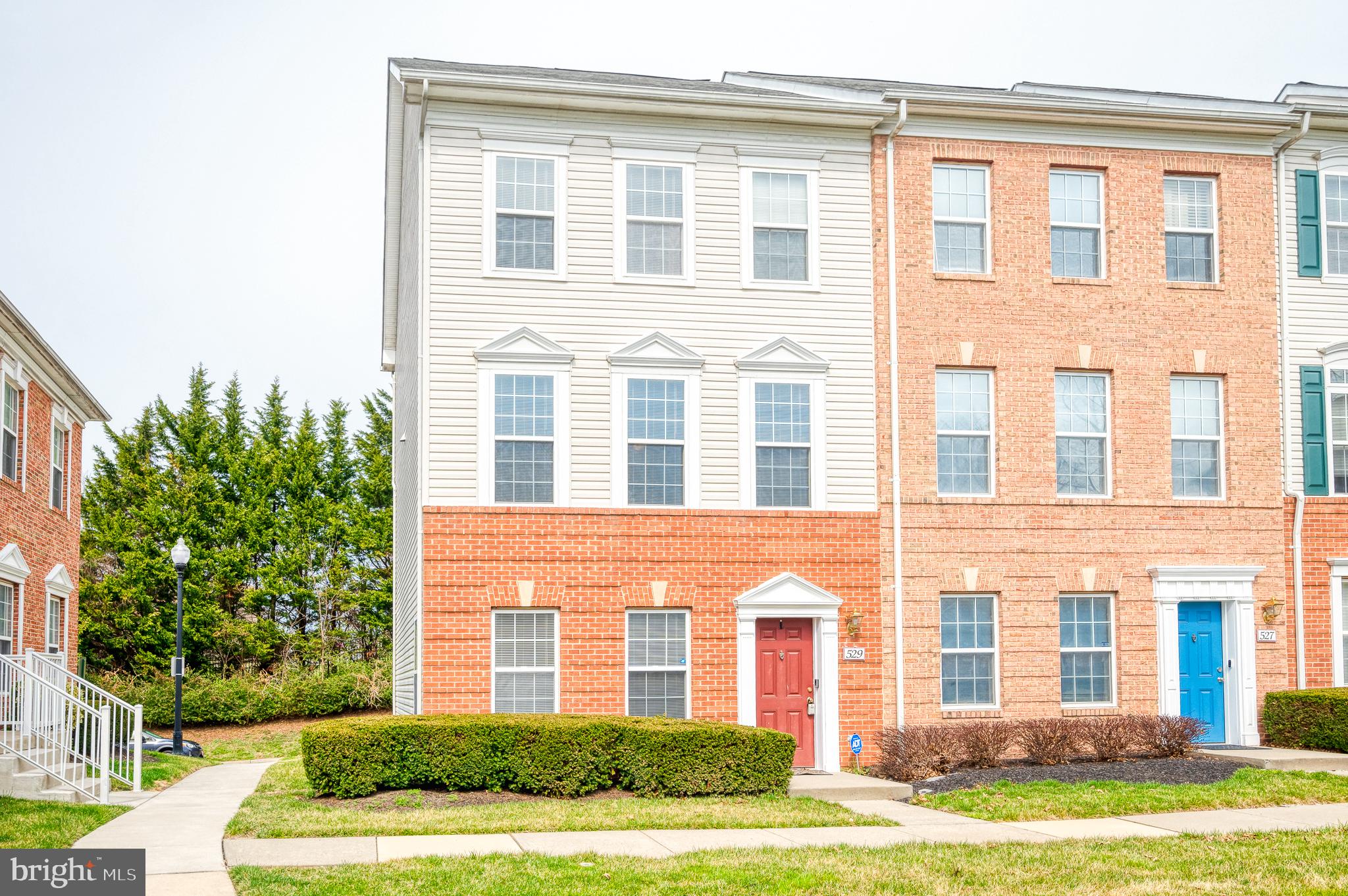 WELCOME HOME TO THIS STUNNING EOG TOWNHOME! LOTS OF COMMUNITY AMENITIES INCLUDING A POOL, FITNESS CENTER, CLUB HOUSE, TENNIS COURTS, LIBRARY AND SO MUCH MORE! ADDITIONAL AMENITIES INCLUDE LAWN MAINTENANCE AND LAWN CUTTING, SNOW REMOVAL AND TRASH REMOVAL. CONVENIENTLY LOCATED NEAR WONDERFUL SHOPPING, RESTAURANTS AND MAJOR HIGHWAYS. 2 BEDROOMS AND 2.5 BATHROOMS. UPGRADED WHITE KITCHEN WITH GRANITE COUNTERTOPS, STAINLESS STEEL APPLIANCES AND CERAMIC TILE FLOORING. BALCONY OFF KITCHEN. FIRST FLOOR STUDY/OFFICE COULD BE 3RD BEDROOM. BATHROOMS REMODELED. ENGINEERED HARDWOOD IN MAIN AREAS AND CARPET IN BEDROOMS. SPACIOUS LIVING ROOM WITH GAS FIREPLACE. REAR 2 CAR GARAGE. CONVENIENTLY LOCATED NEAR WONDERFUL SHOPPING, RESTAURANTS AND MAJOR HIGHWAYS.
BUYER TO VERIFY SCHOOLS!