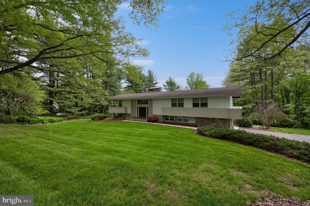 Photo of 9 Lark Lane, LANCASTER, PA 17603 (MLS # PALA2087356)