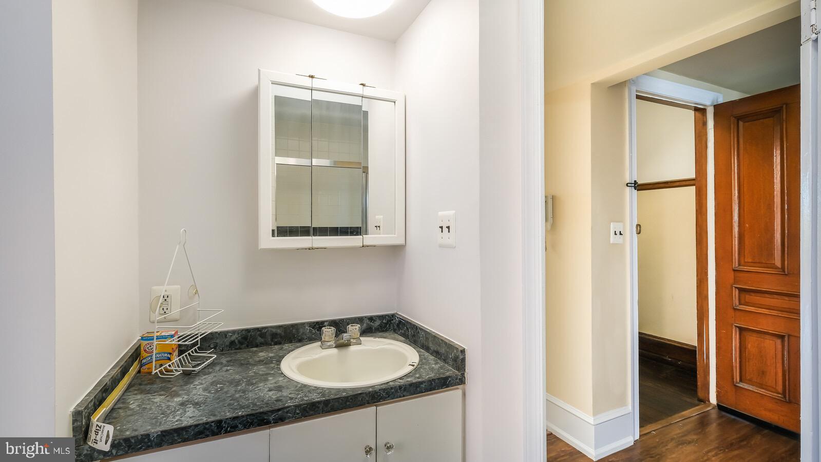 CENTER CITY - Residential Lease