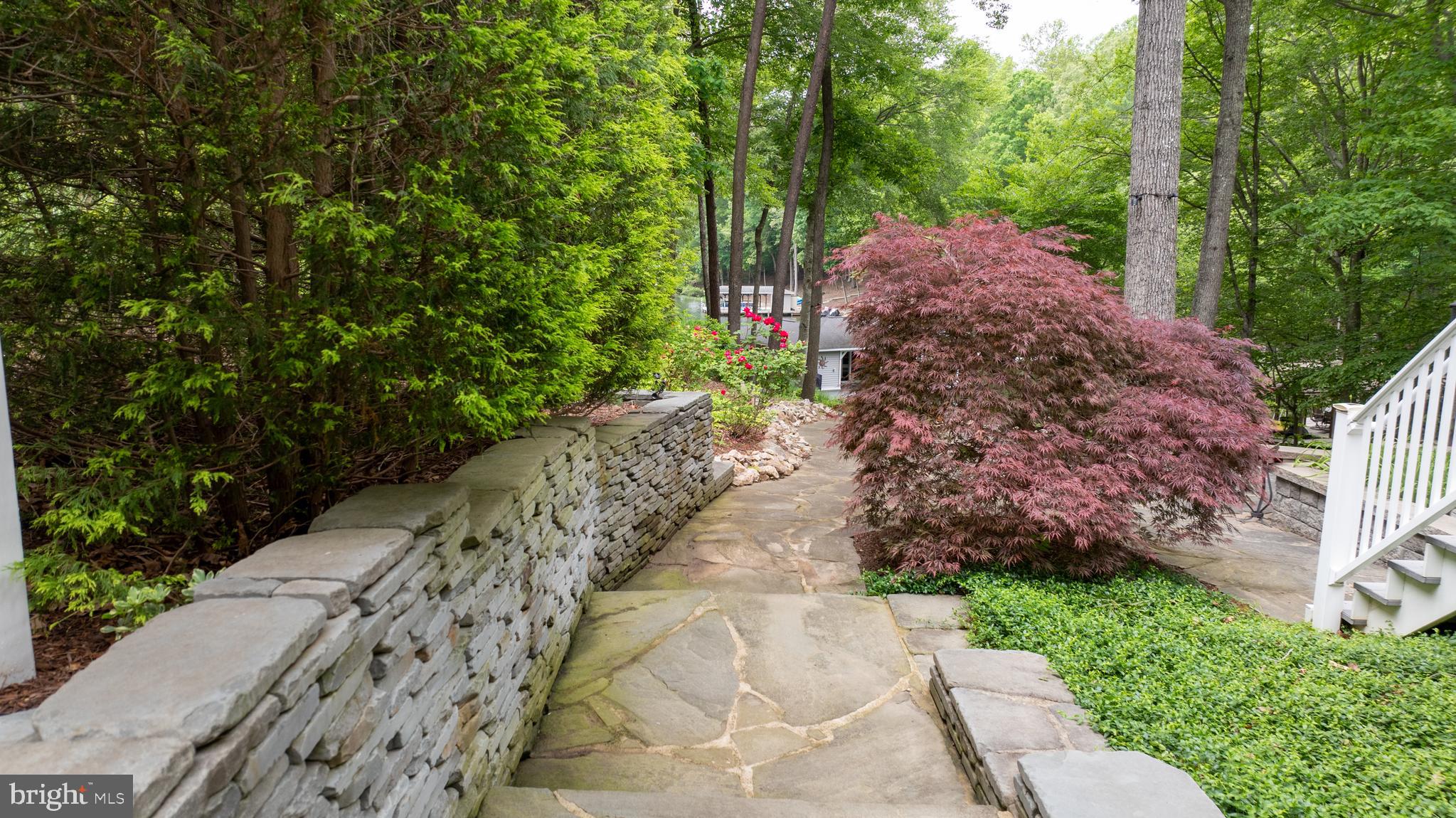 MAGNOLIA HARBOUR - Residential