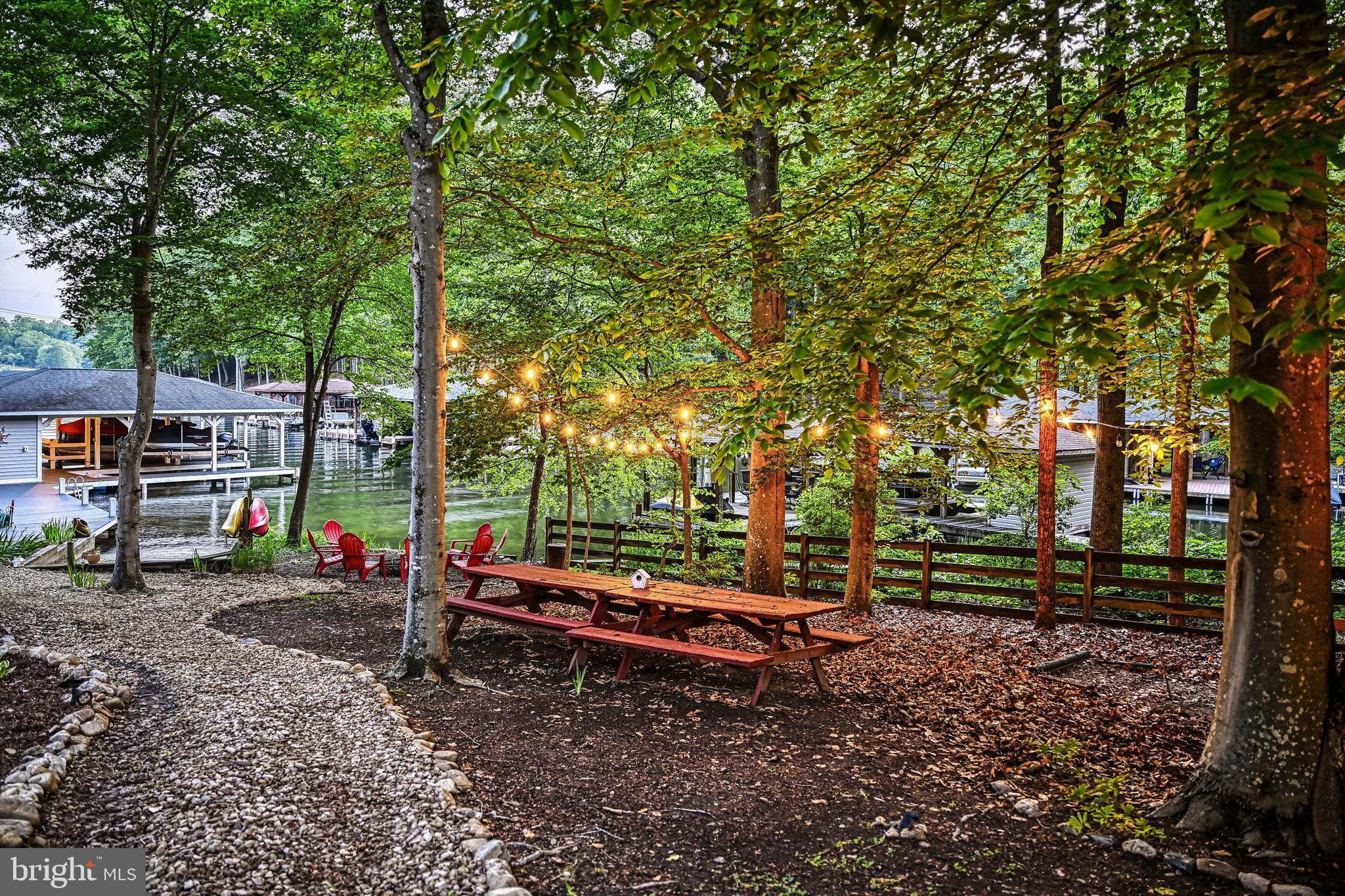 MAGNOLIA HARBOUR - Residential