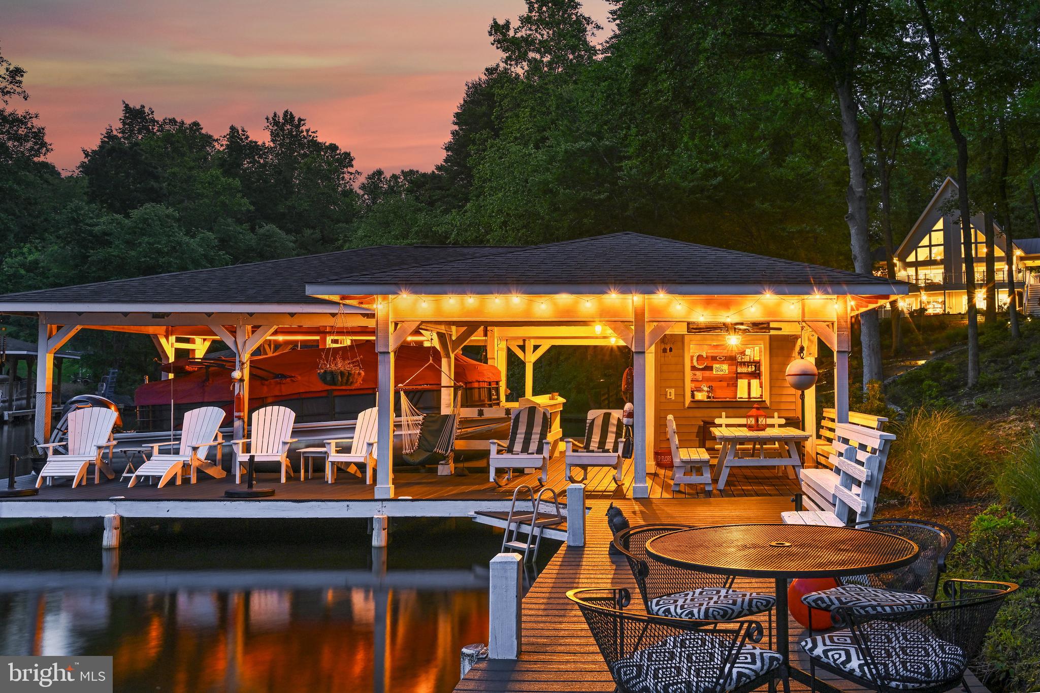 MAGNOLIA HARBOUR - Residential