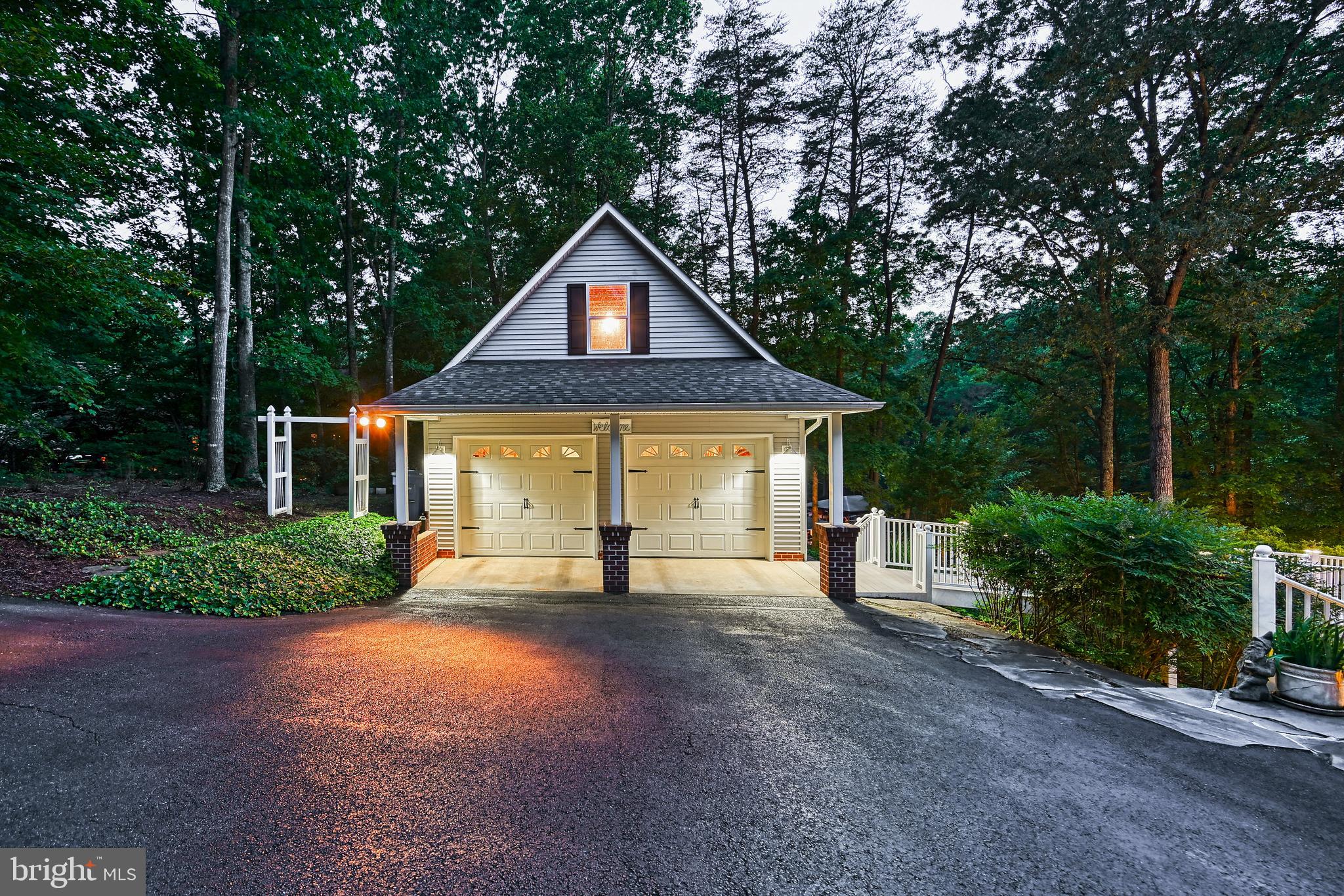 MAGNOLIA HARBOUR - Residential