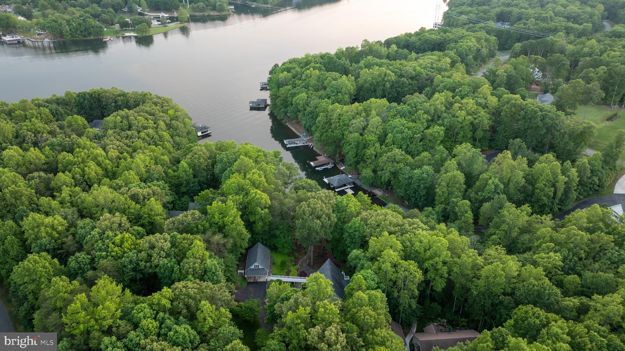 MAGNOLIA HARBOUR - Residential