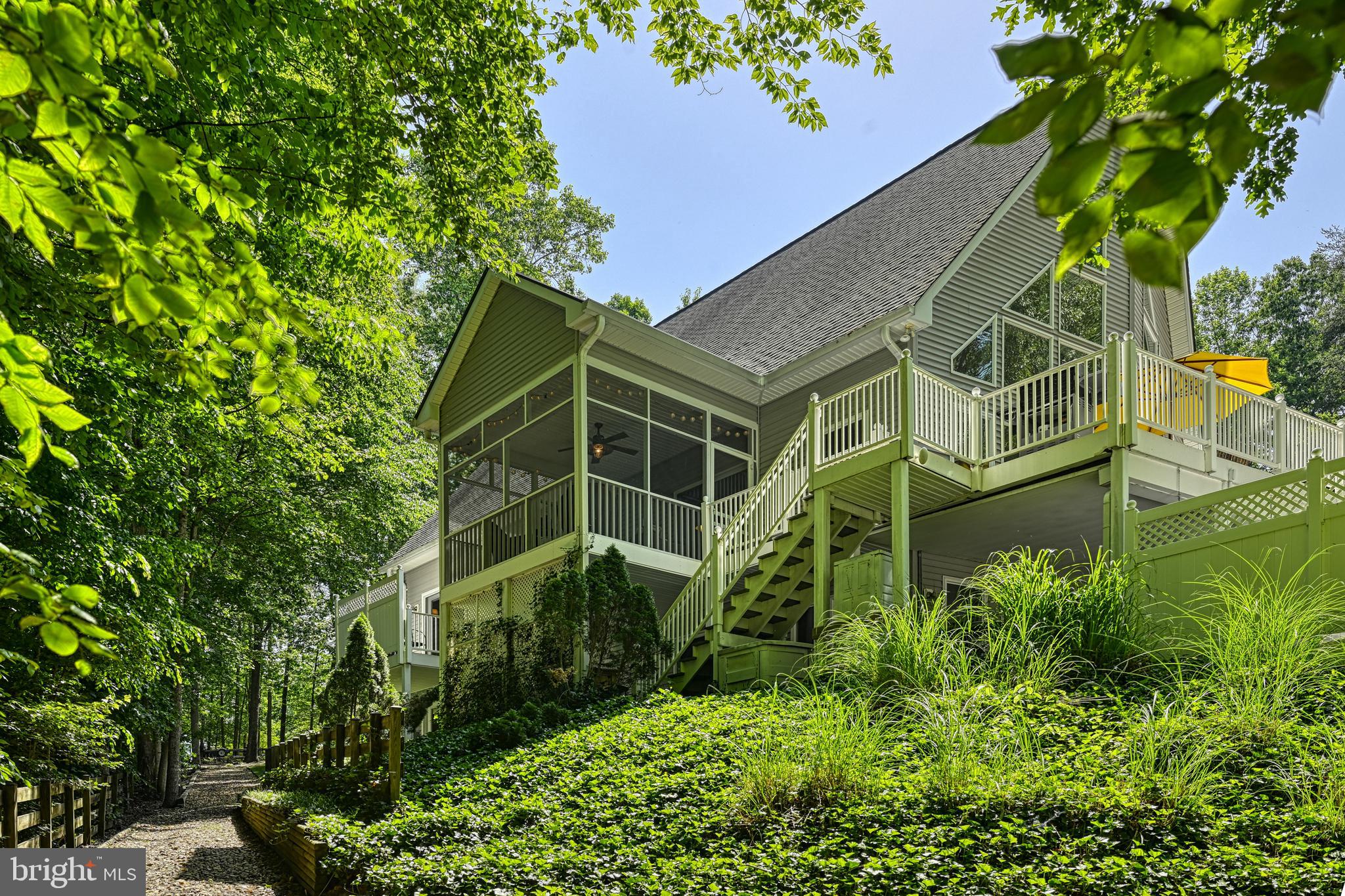 MAGNOLIA HARBOUR - Residential