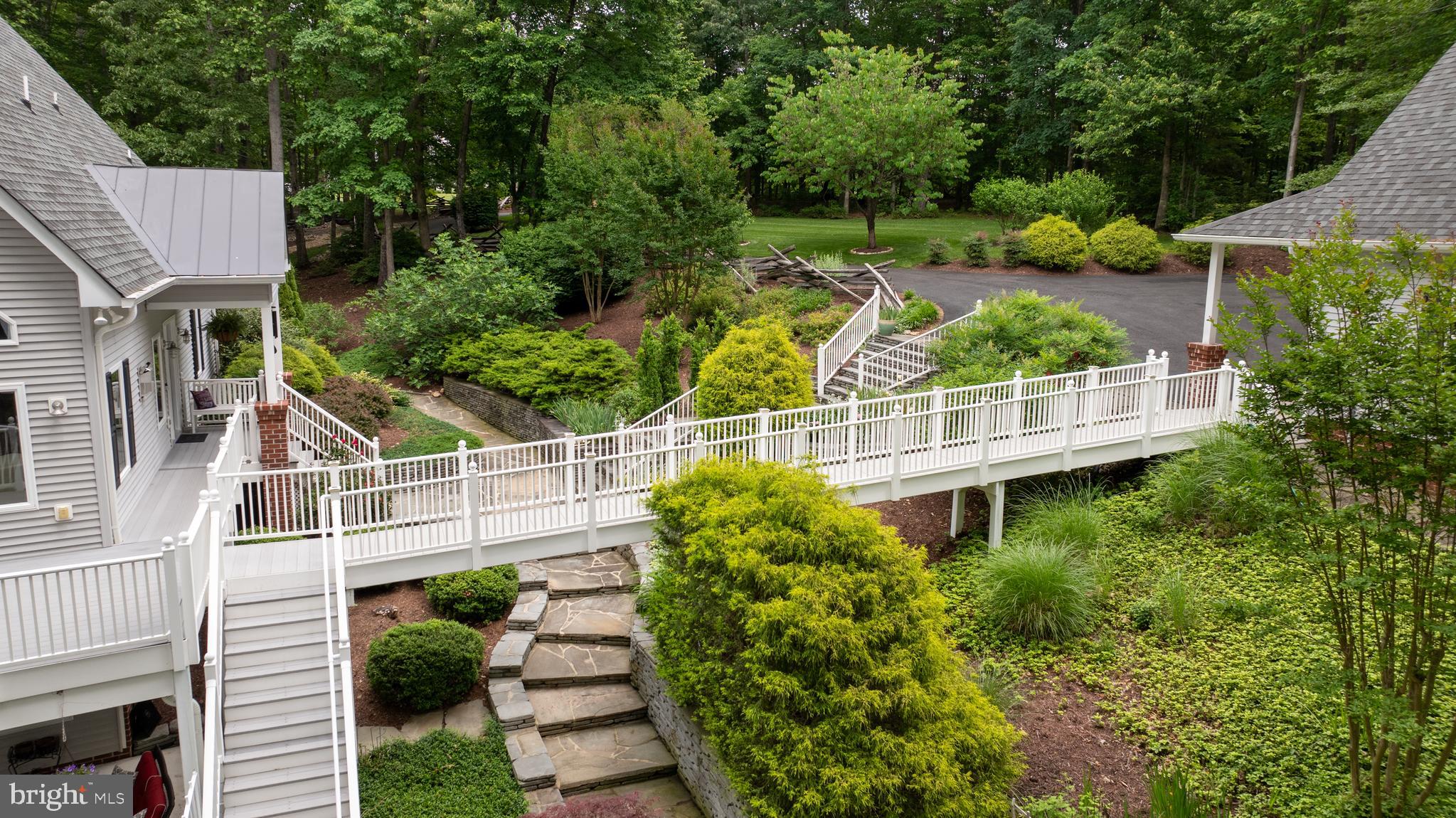 MAGNOLIA HARBOUR - Residential