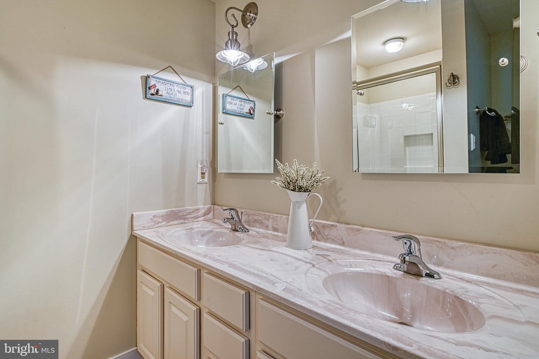 MAGNOLIA HARBOUR - Residential