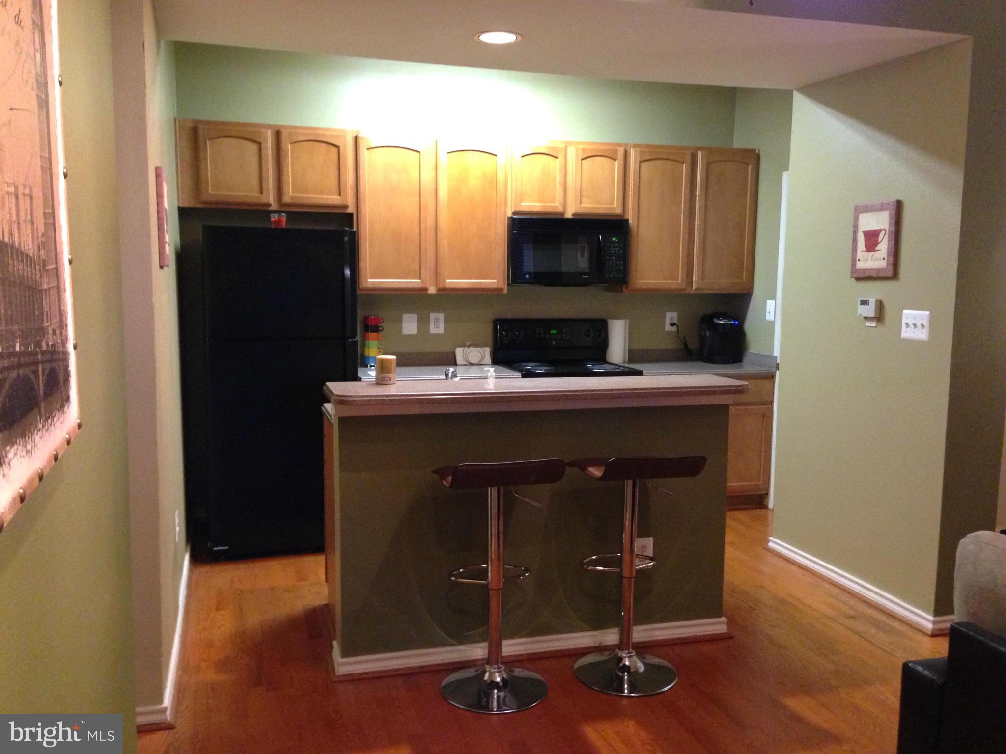 PENDERBROOK SQUARE CONDOMINIUMS - Residential Lease