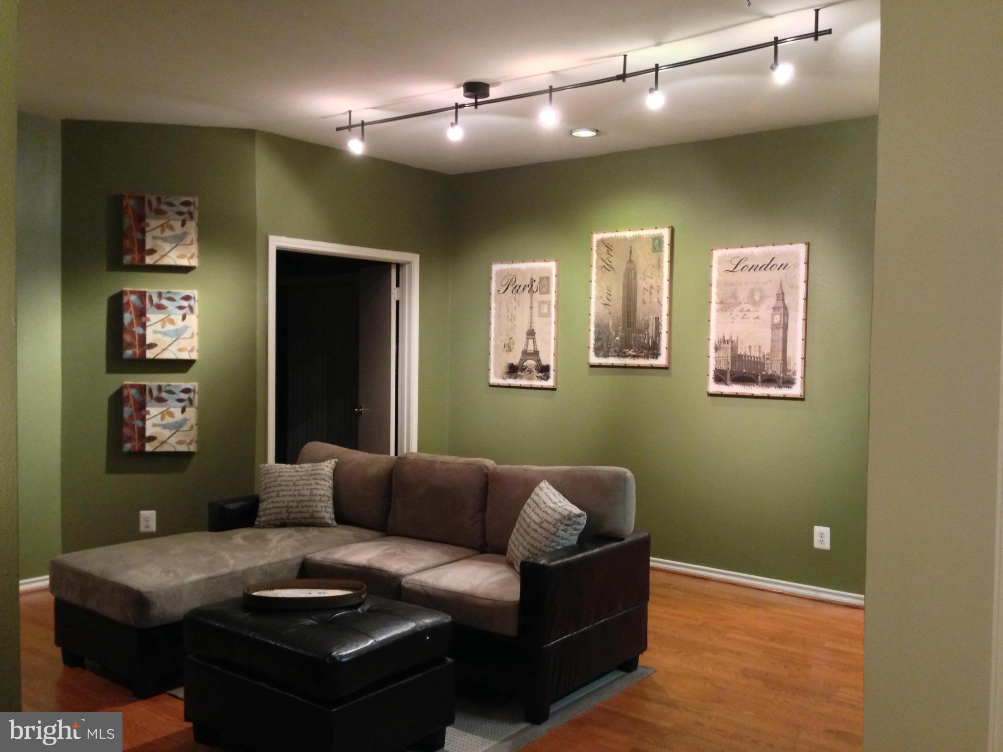 PENDERBROOK SQUARE CONDOMINIUMS - Residential Lease