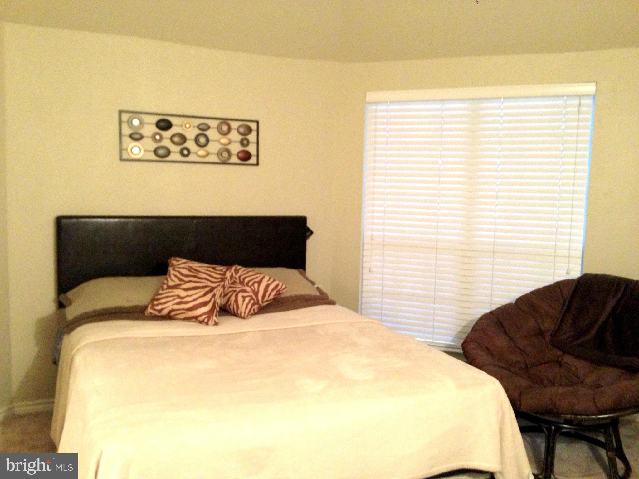 PENDERBROOK SQUARE CONDOMINIUMS - Residential Lease