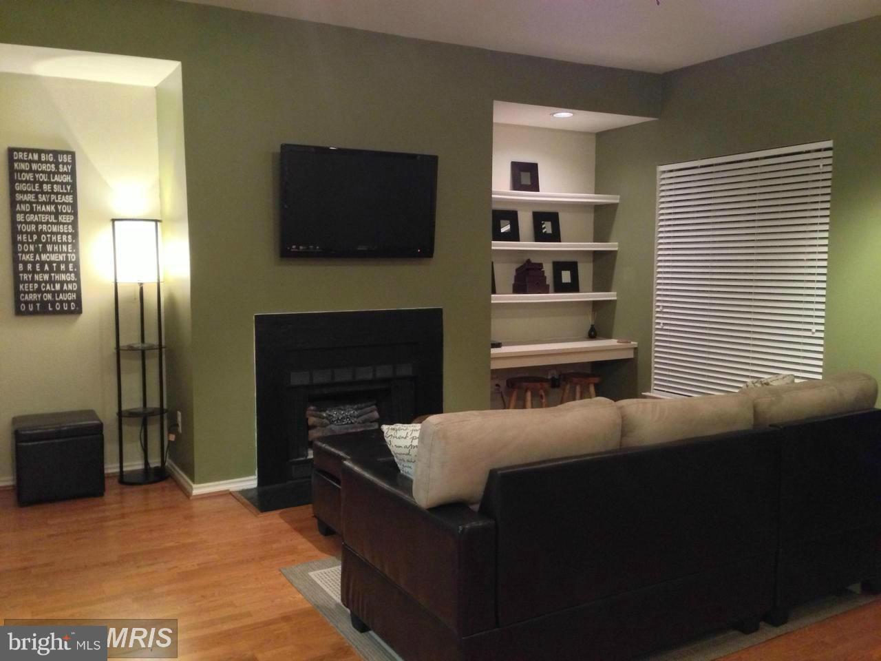 PENDERBROOK SQUARE CONDOMINIUMS - Residential Lease