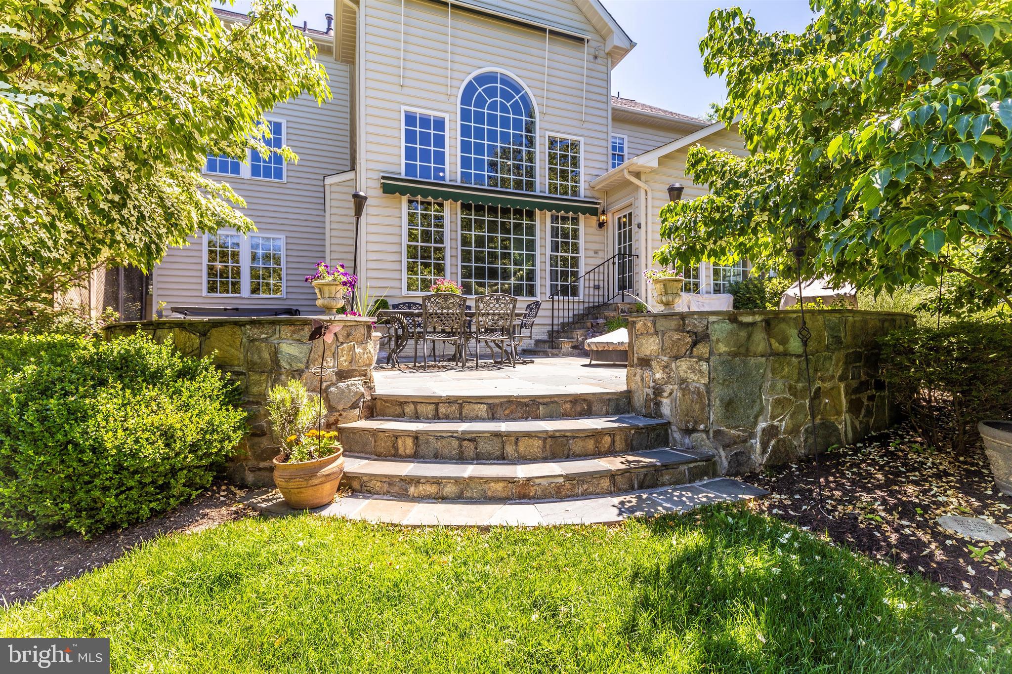 KINGS CROSSING - Residential