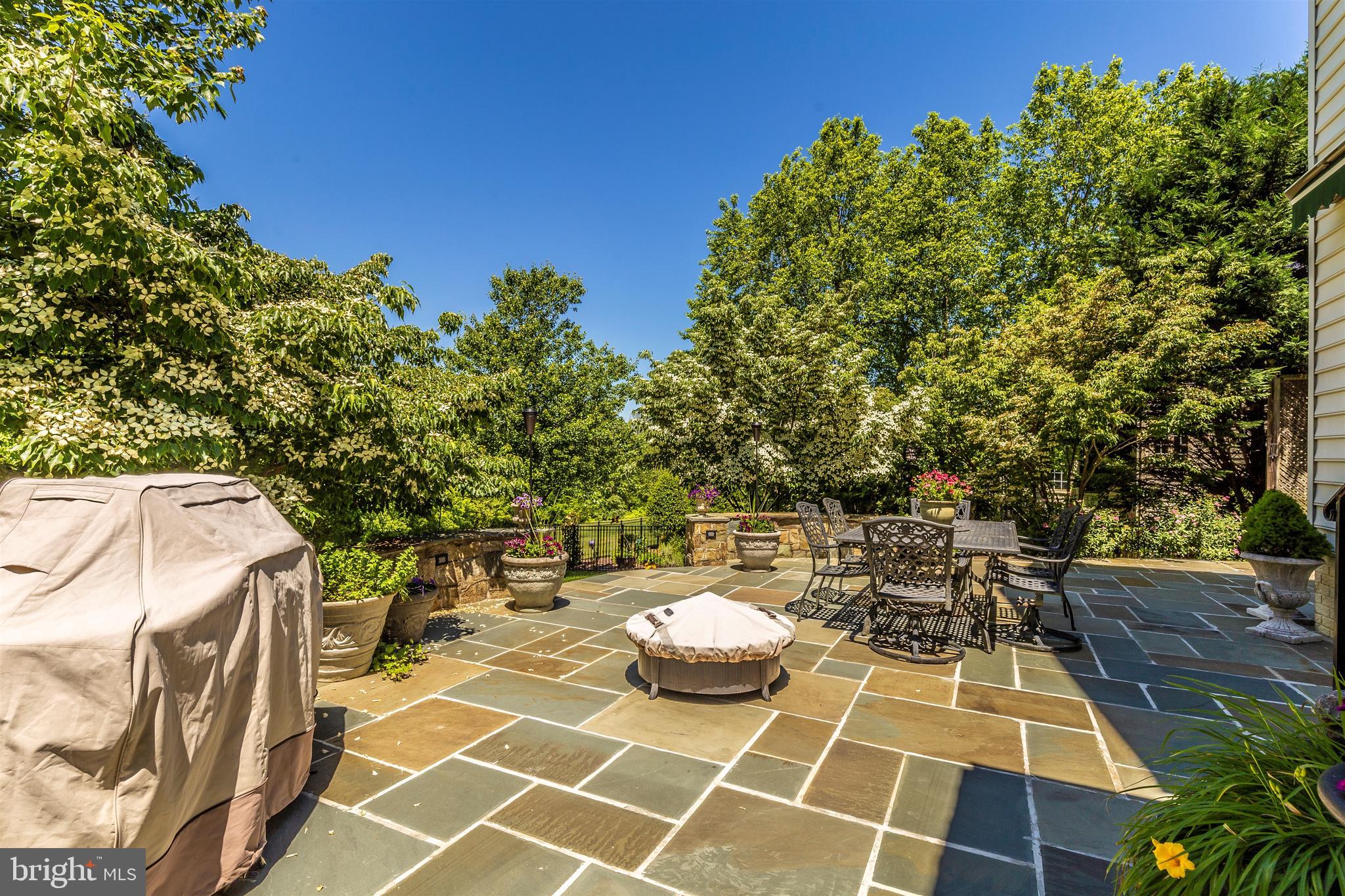 KINGS CROSSING - Residential