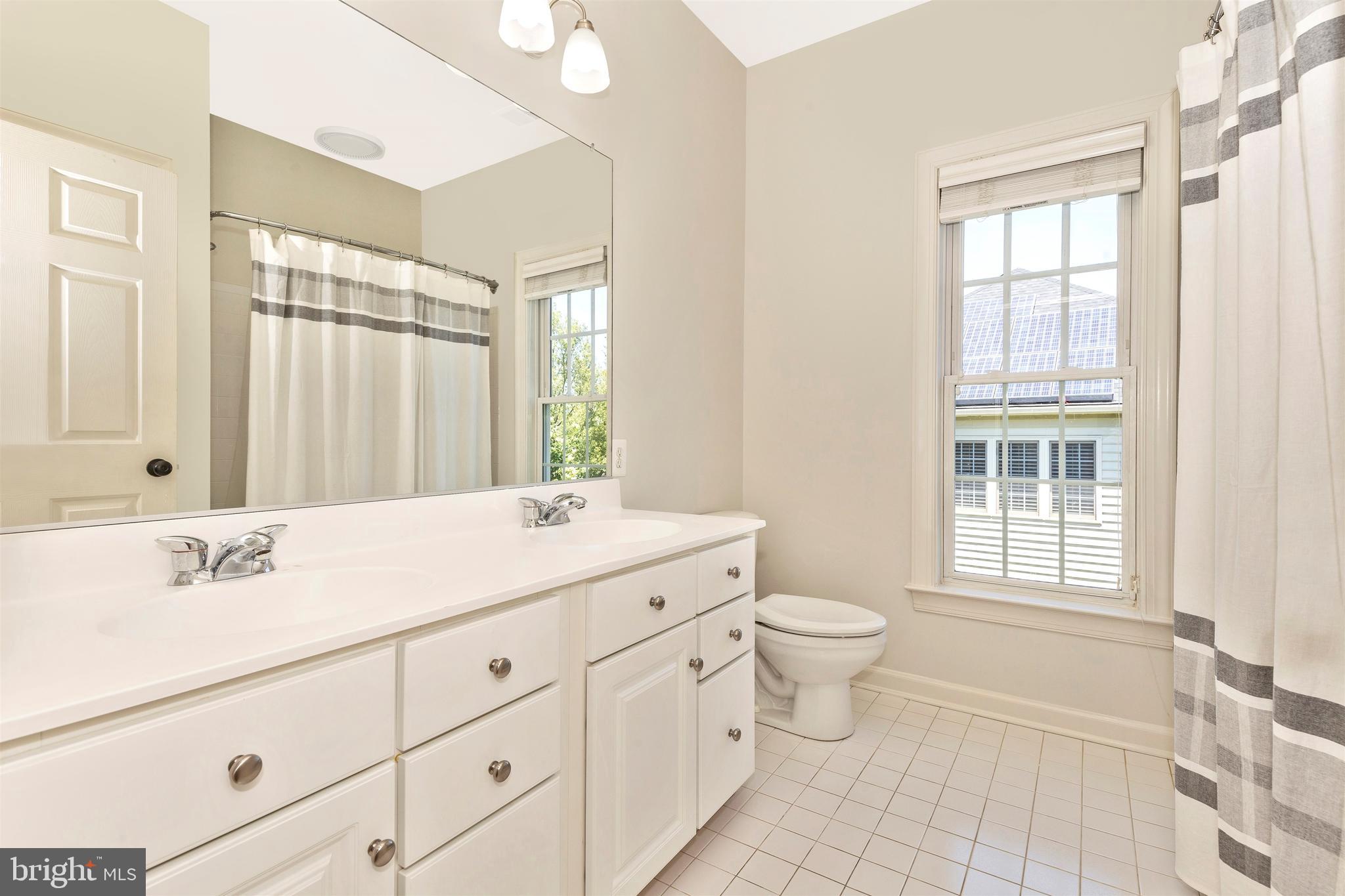 KINGS CROSSING - Residential