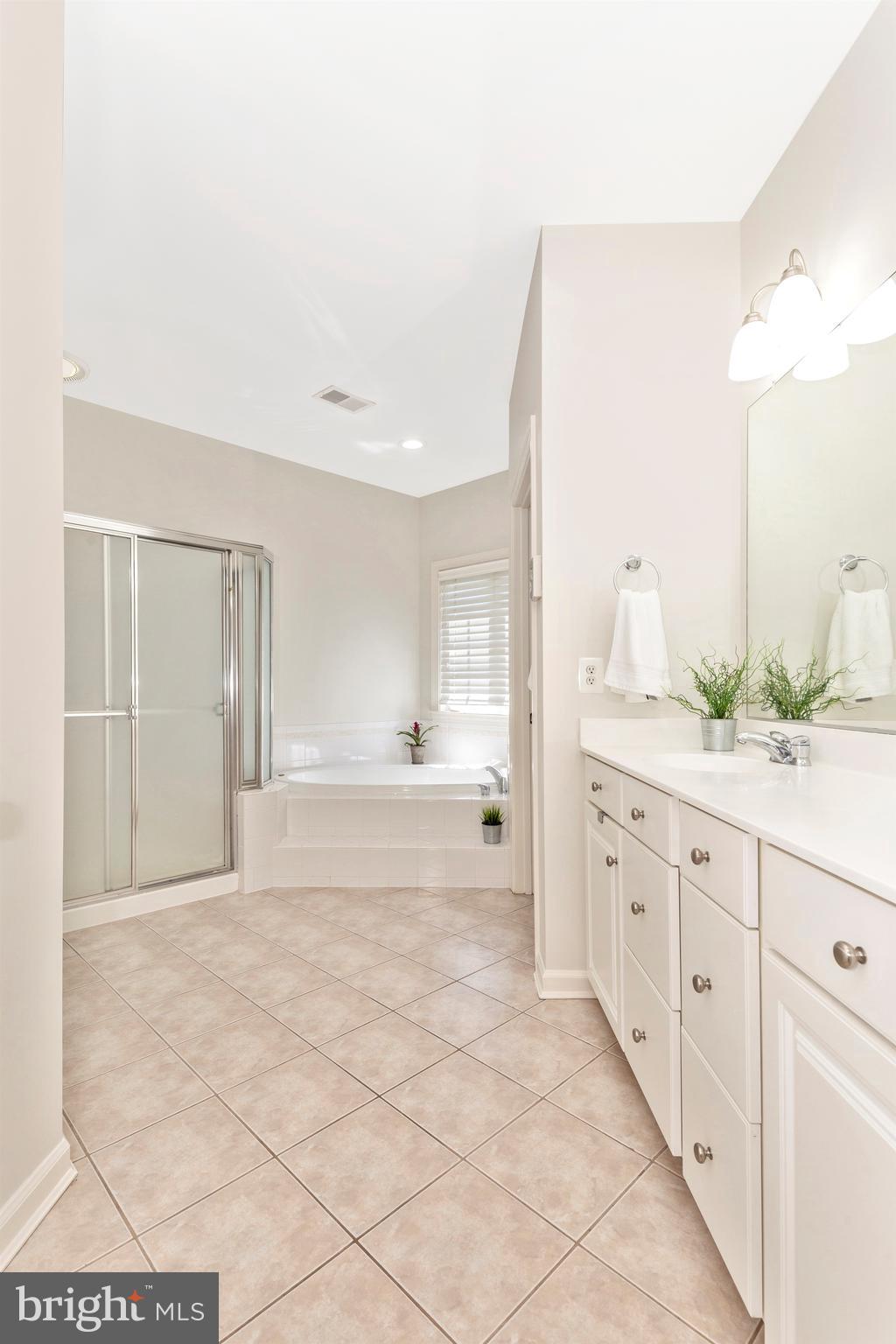 KINGS CROSSING - Residential