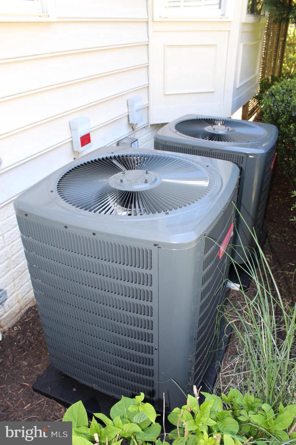 KINGS CROSSING - Residential