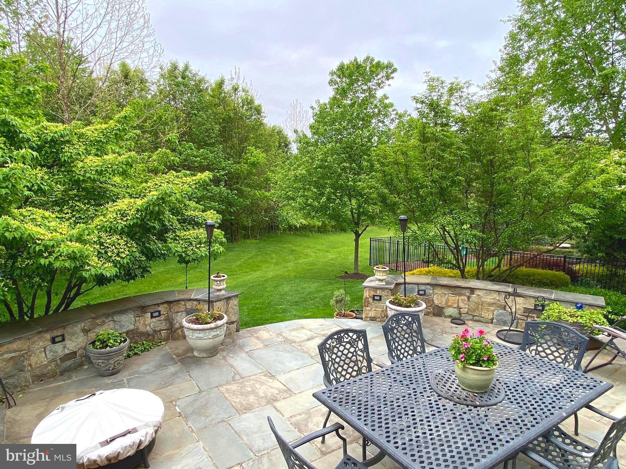 KINGS CROSSING - Residential