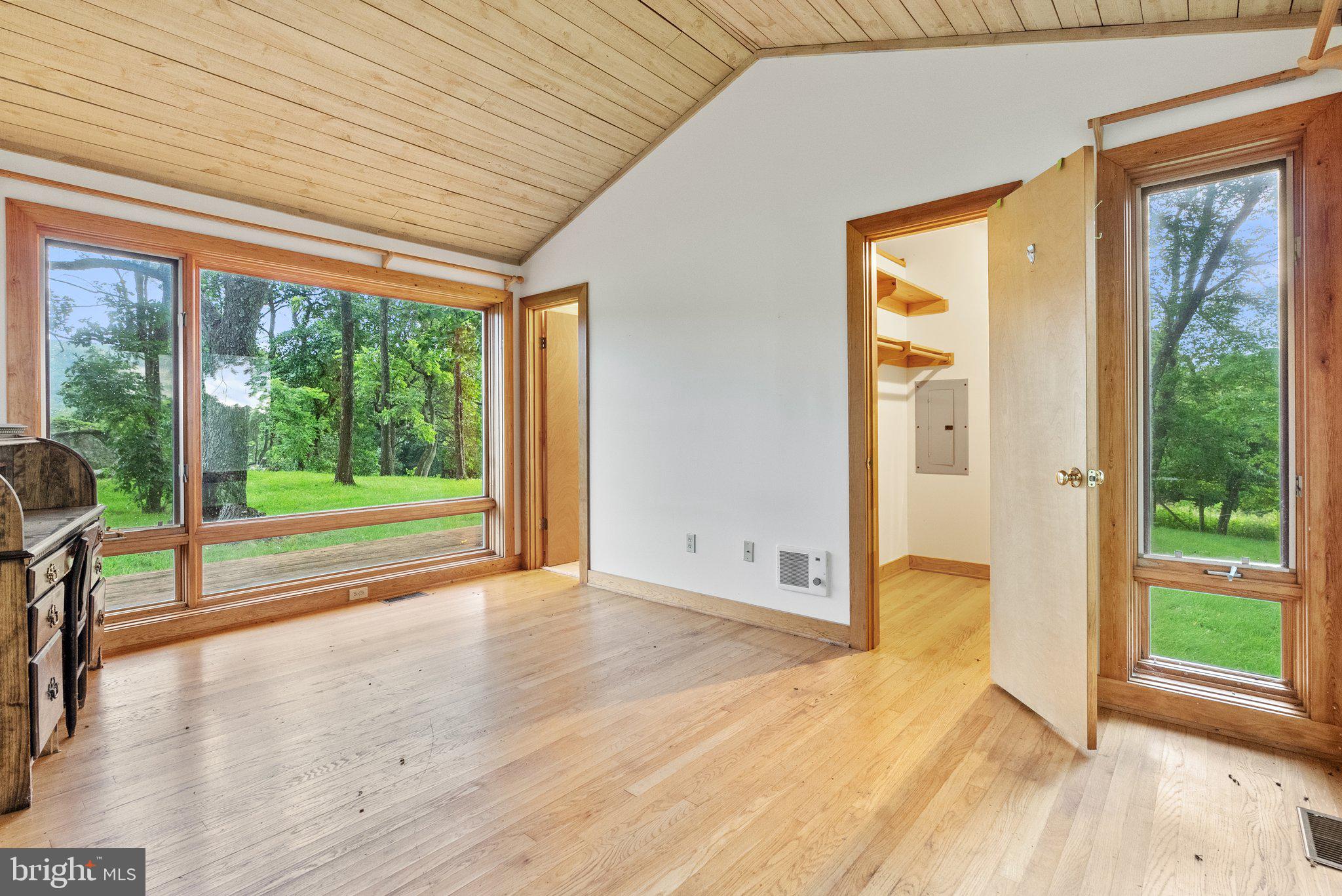 APPLE MANOR - Residential