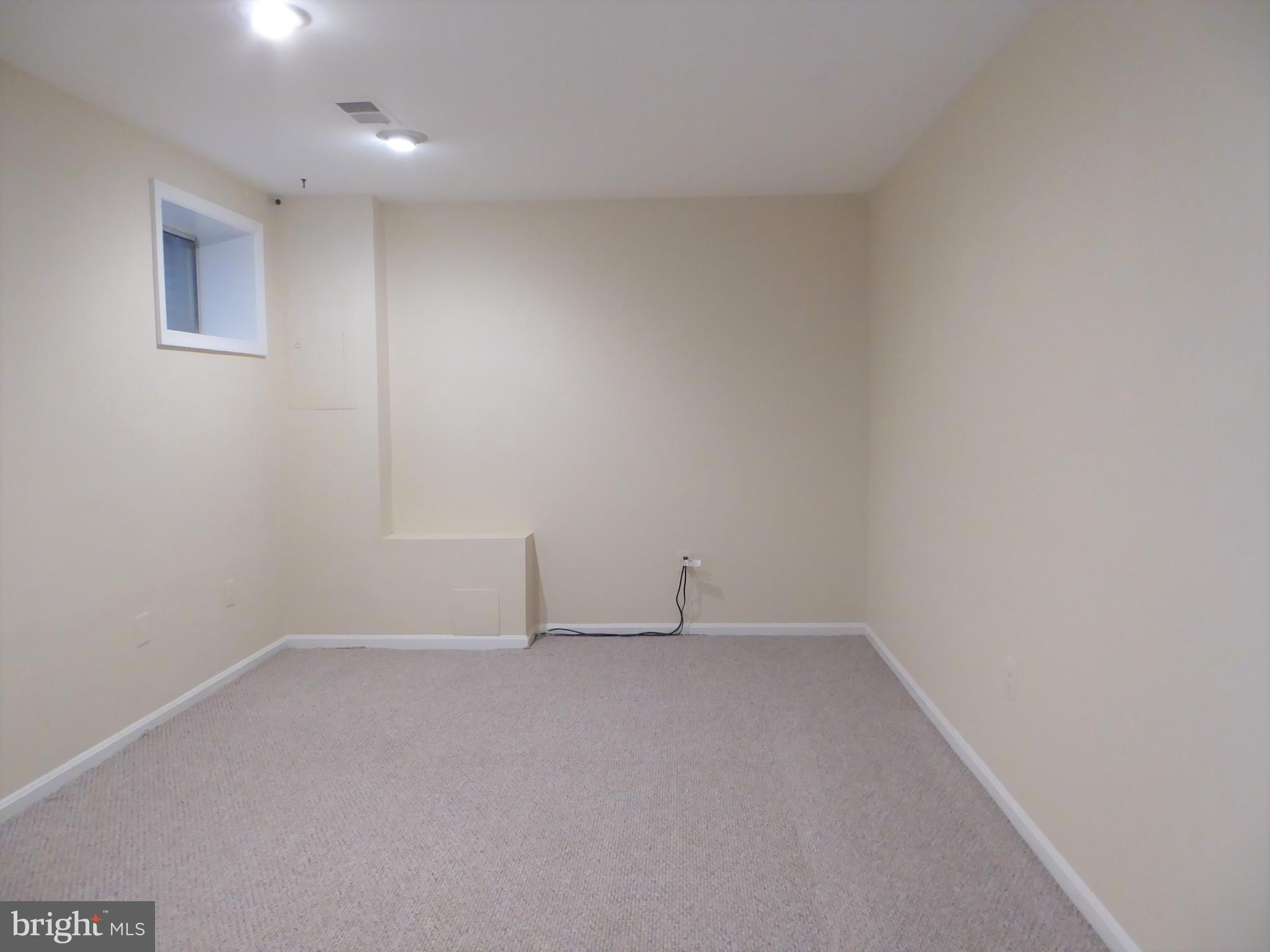 COLONIAL HEIGHTS - Residential Lease