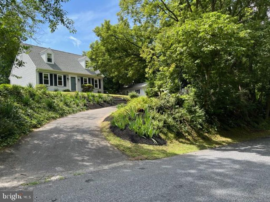 Photo of 72 LOOP RD E, PEQUEA, PA 17565 (MLS # PALA2038890)